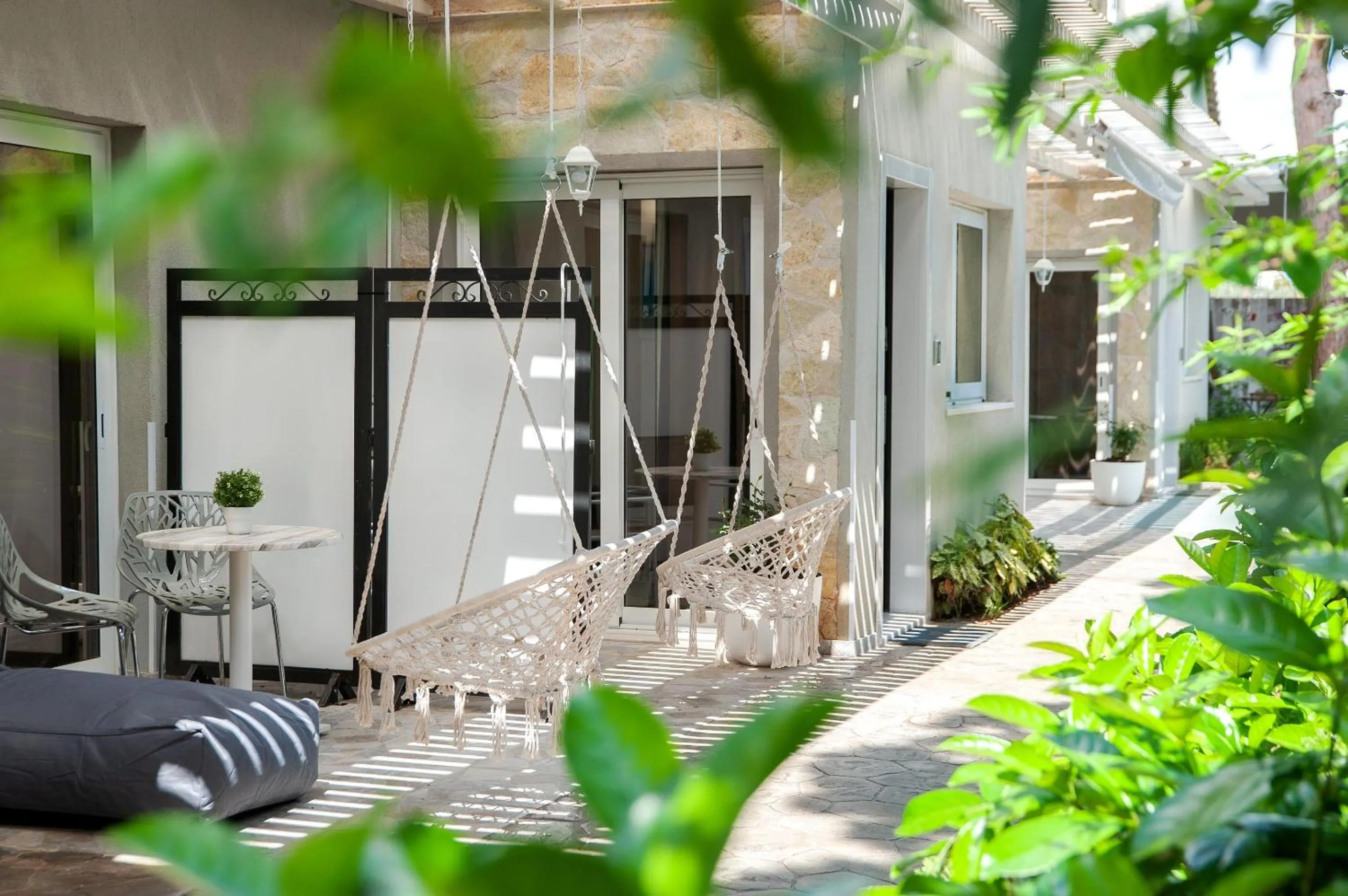 Patio in Alekos Luxury Suites - Free 24hr Transformation From To Airport