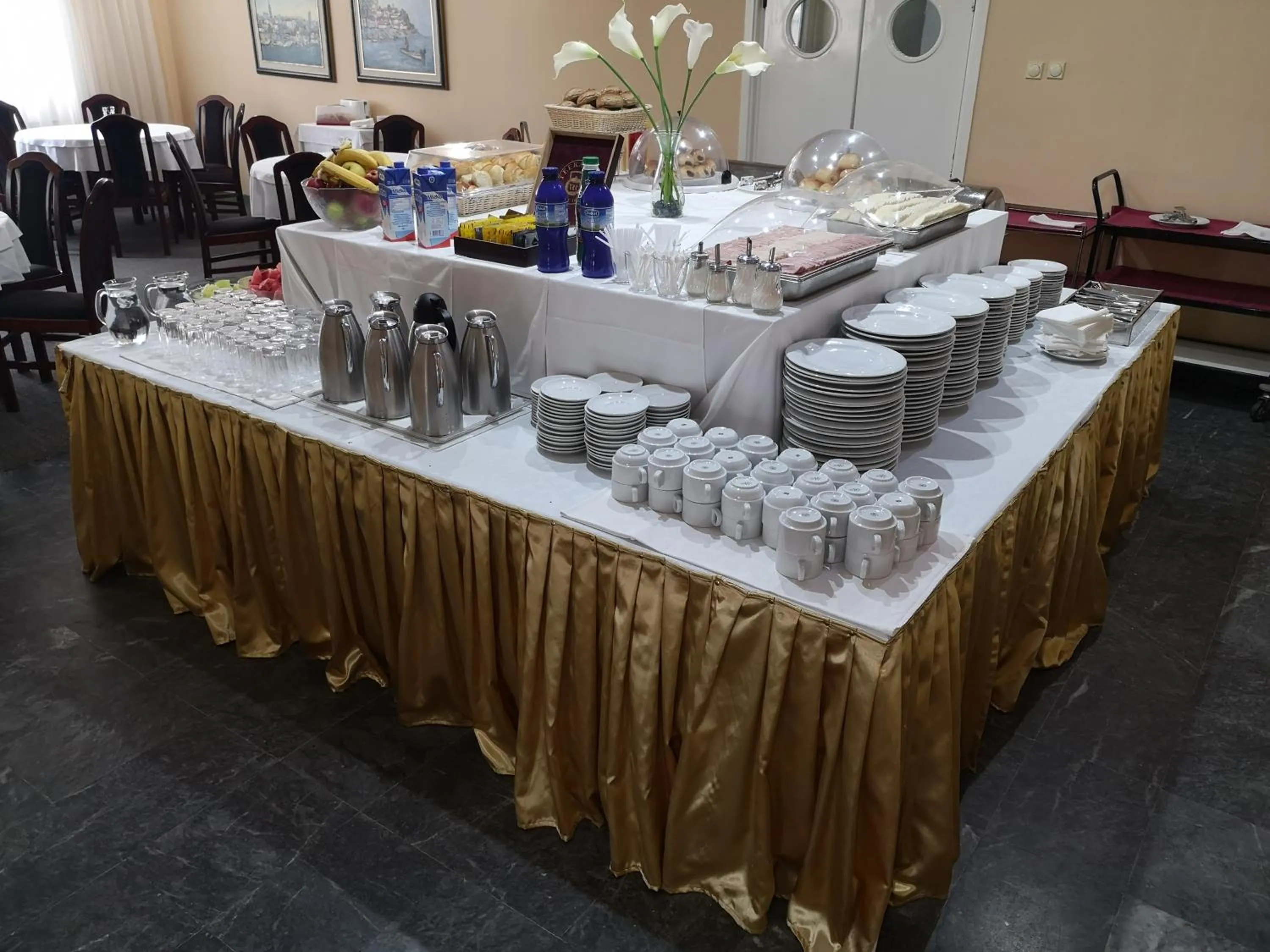 Breakfast in Hotel Elegance