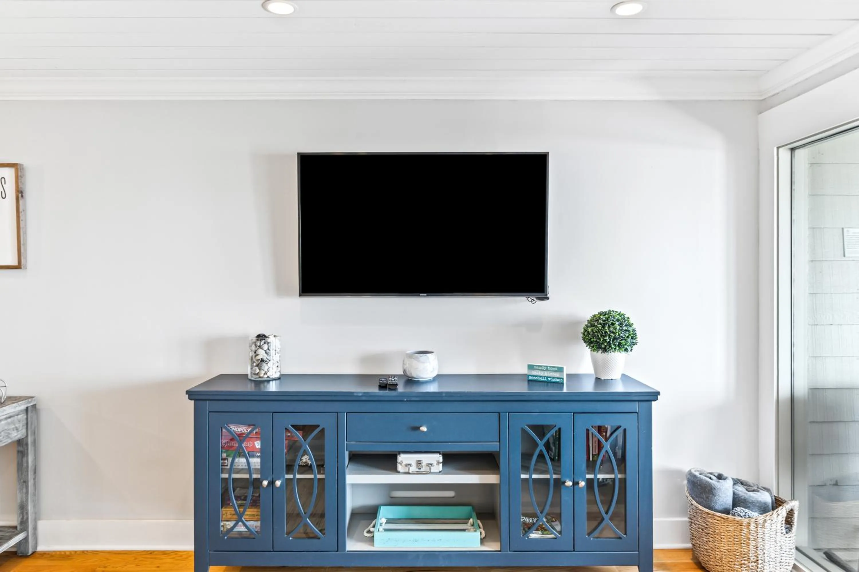 TV and multimedia in Beach Club Villa 31 - Luxurious Oceanfront - Beach Walkout