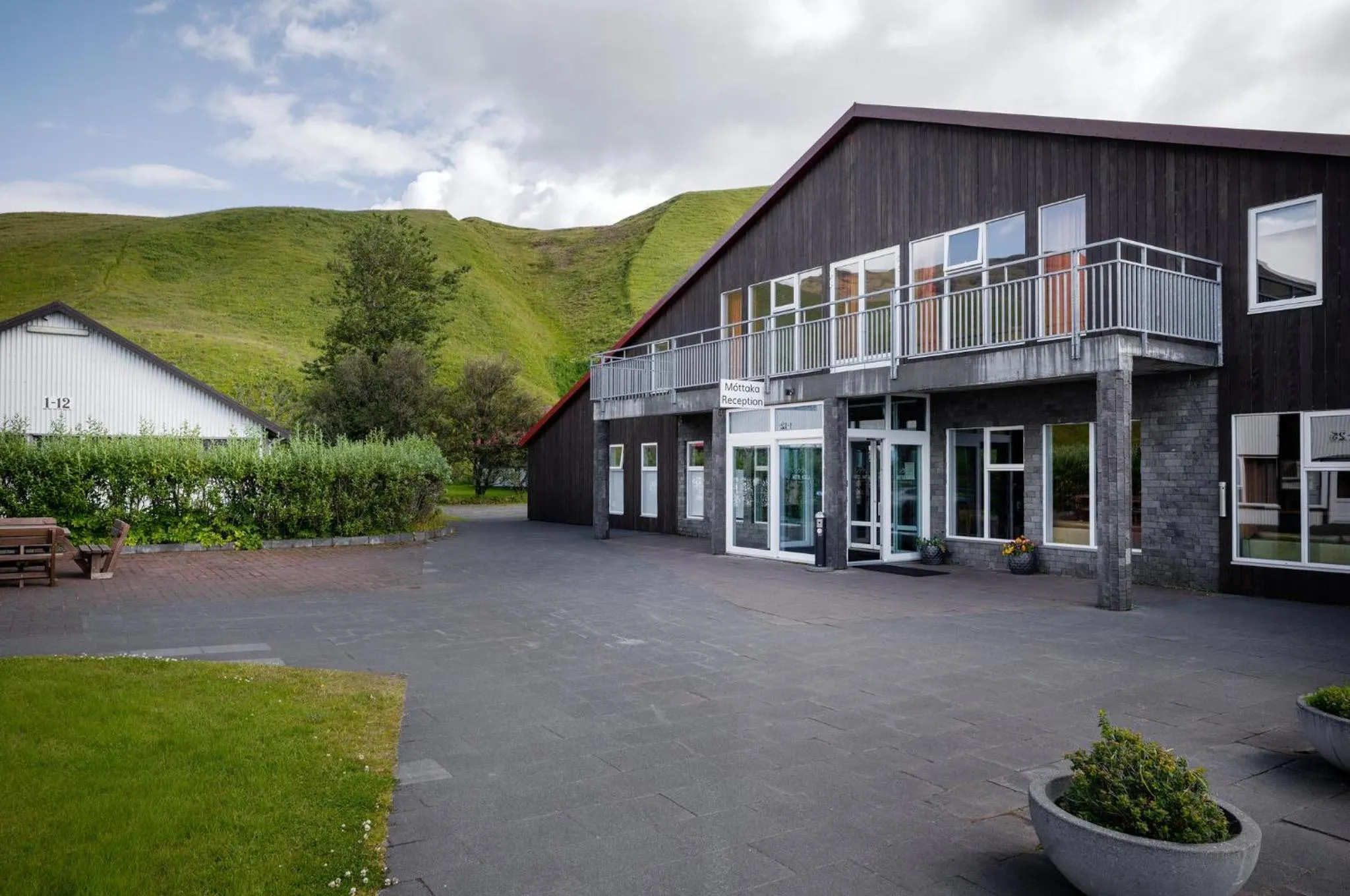 Facade/entrance in Hotel Katla by Keahotels