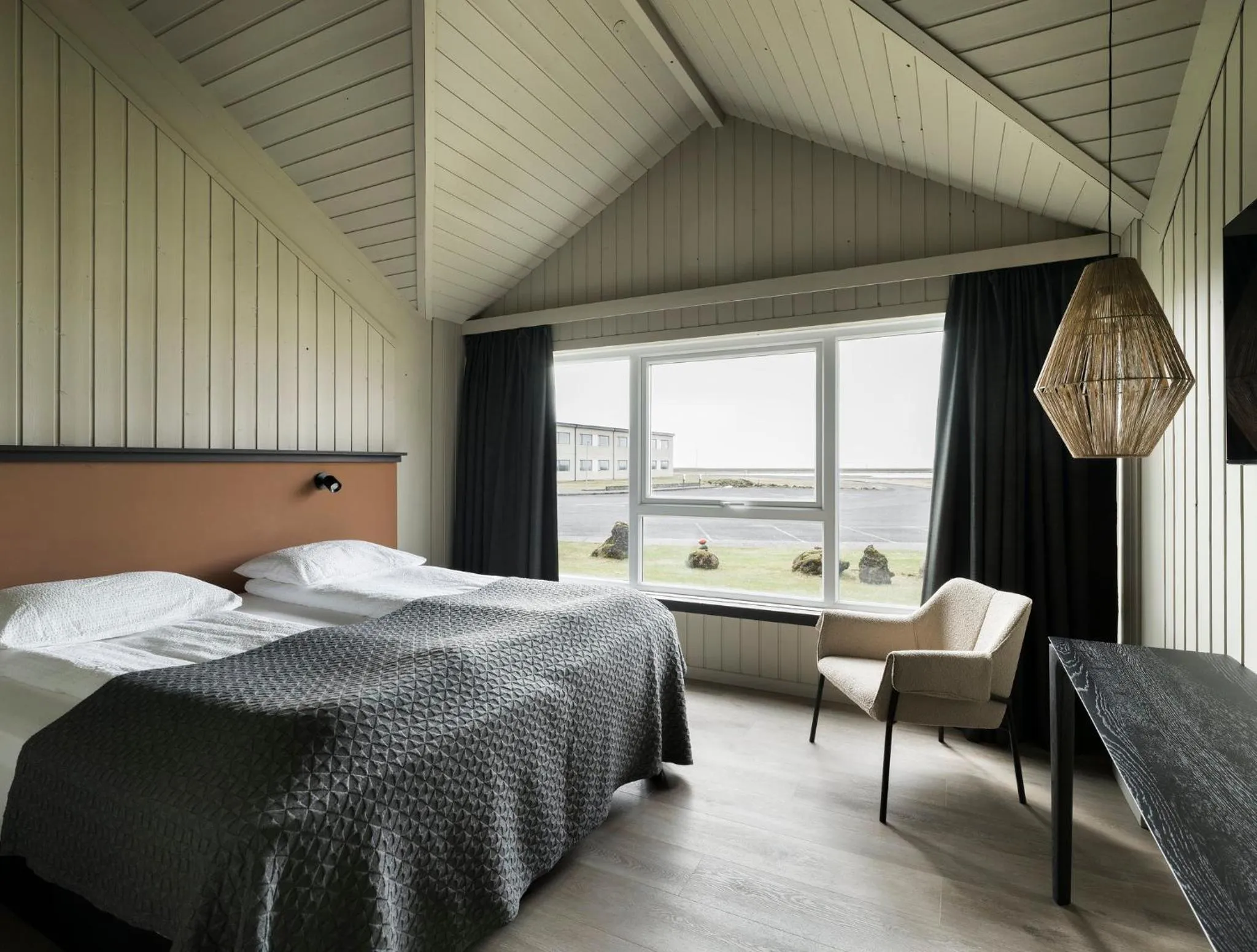 Property building, Bed in Hotel Katla by Keahotels