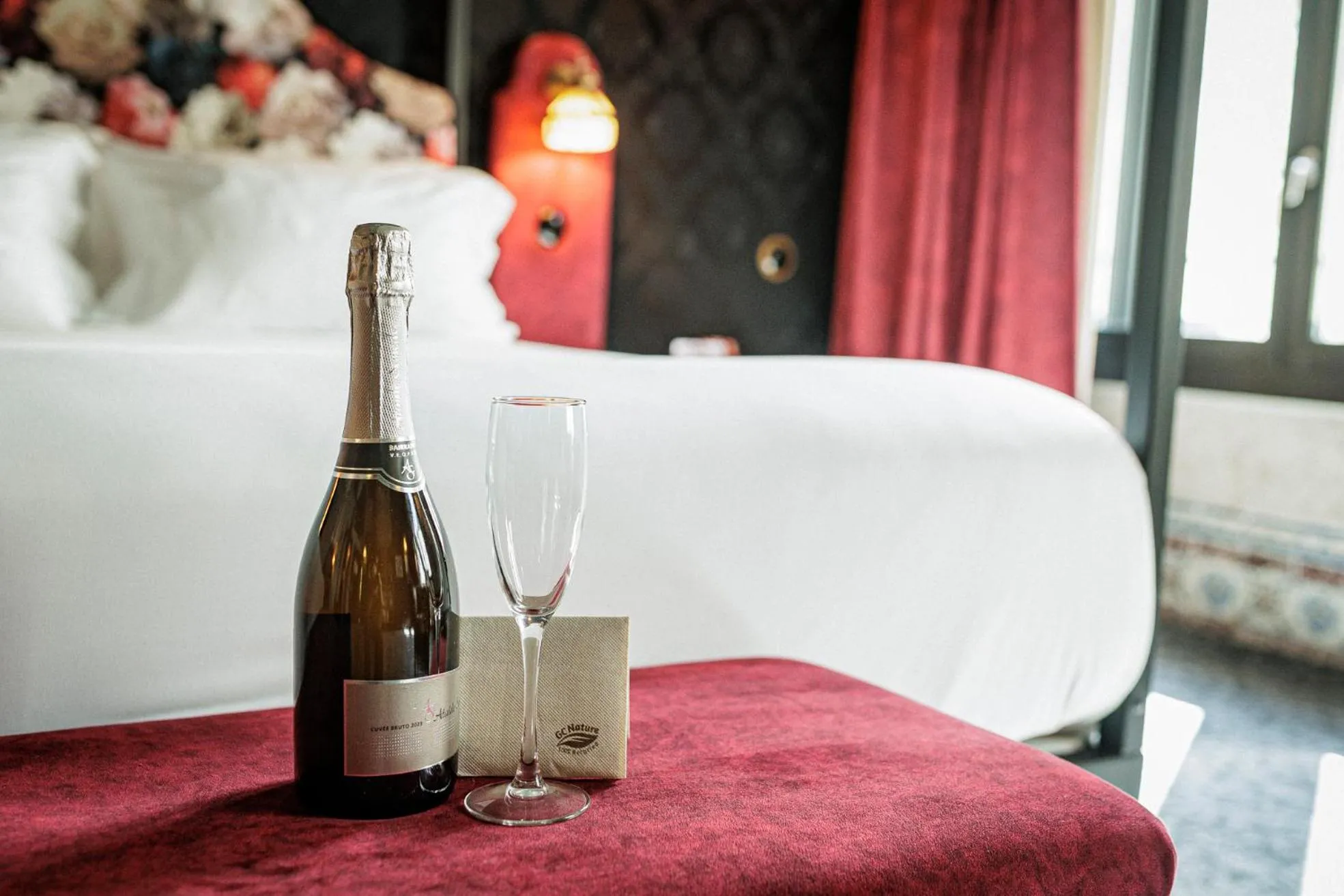 Bed in Pensão Amor Madam's Lodge