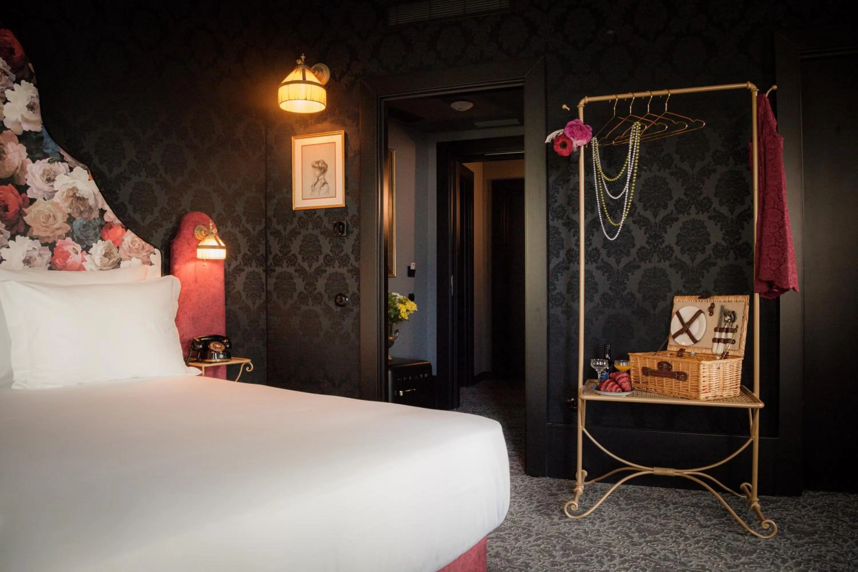 Bed in Pensão Amor Madam's Lodge