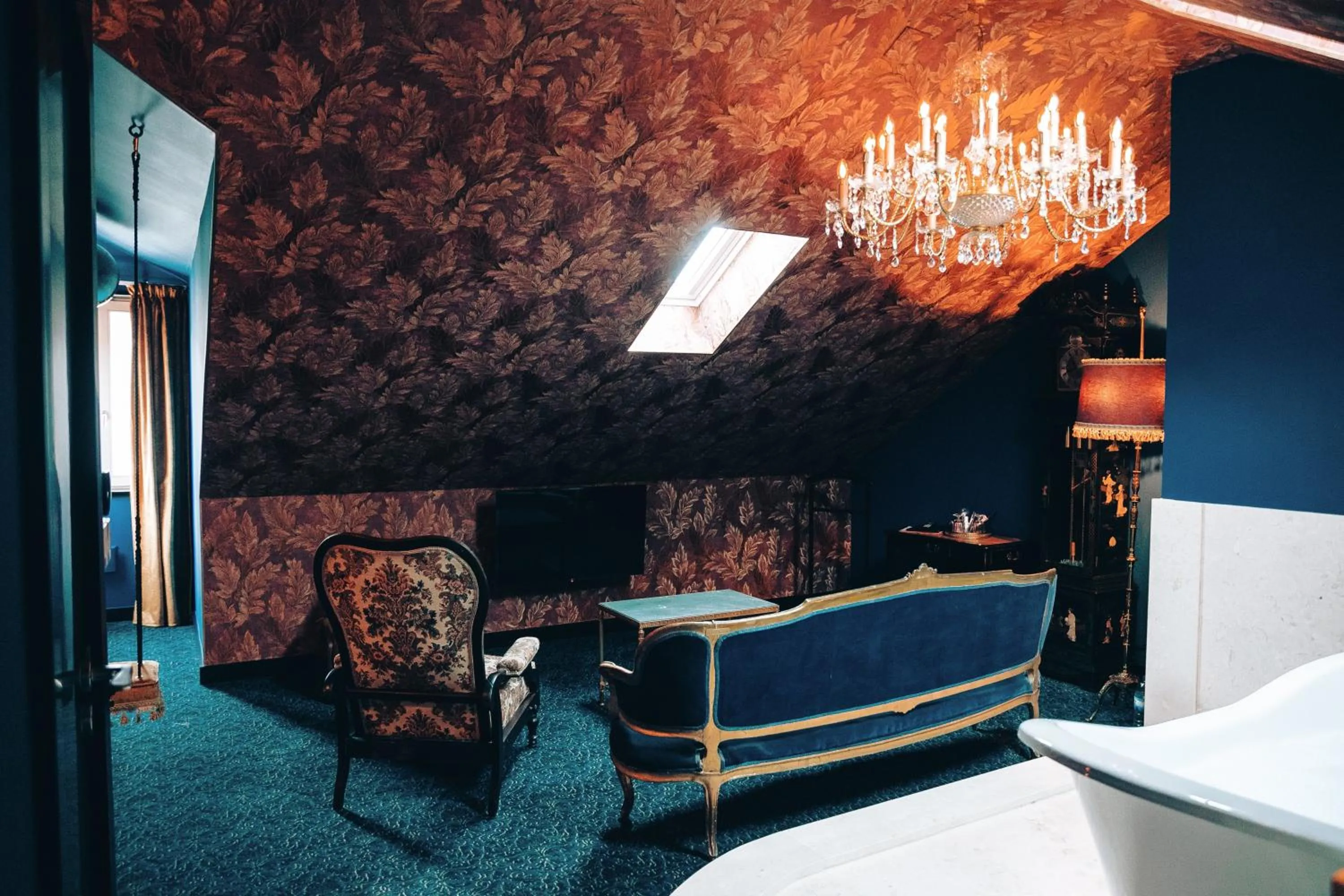 Living room, Bed in Pensão Amor Madam's Lodge