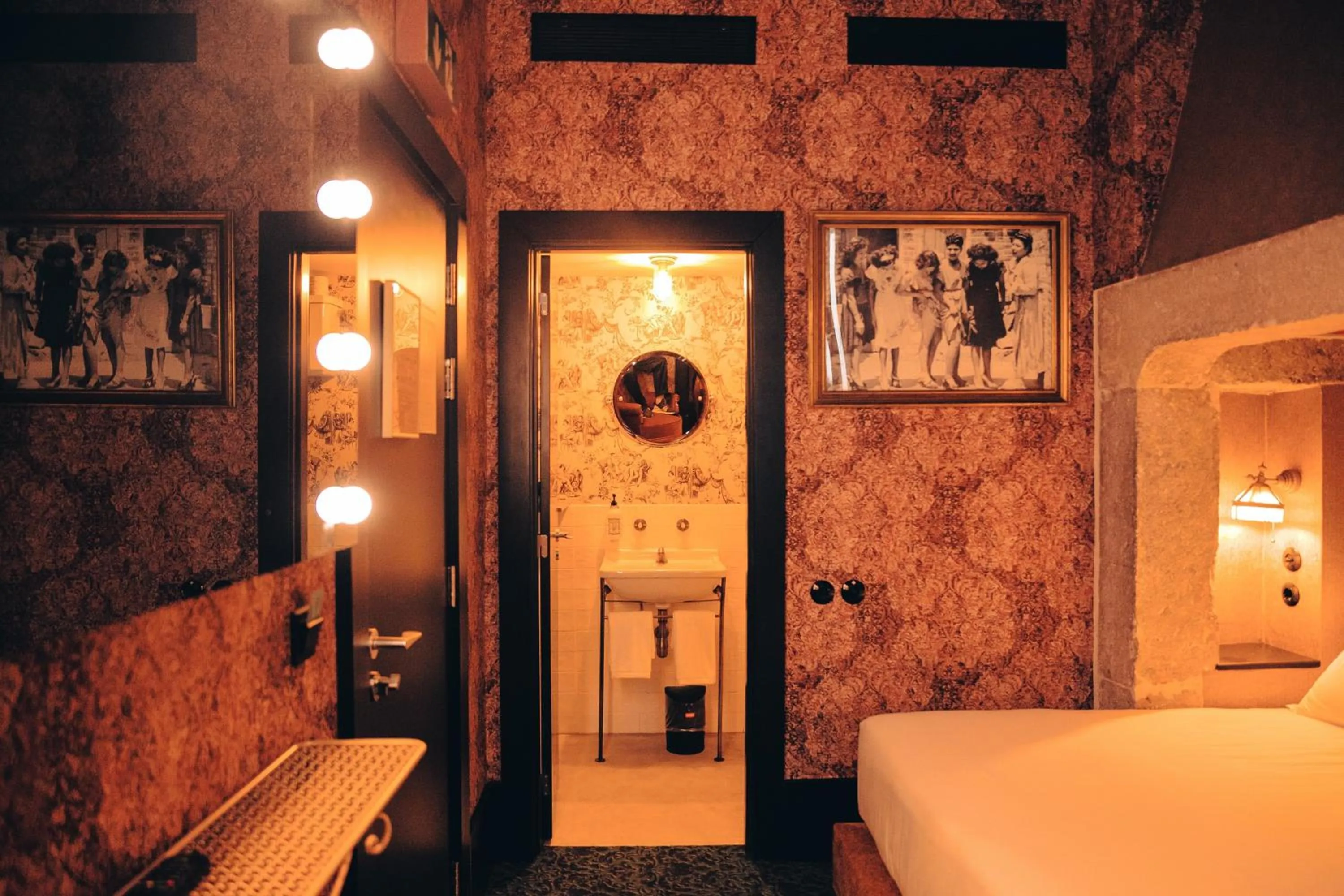 Bed in Pensão Amor Madam's Lodge