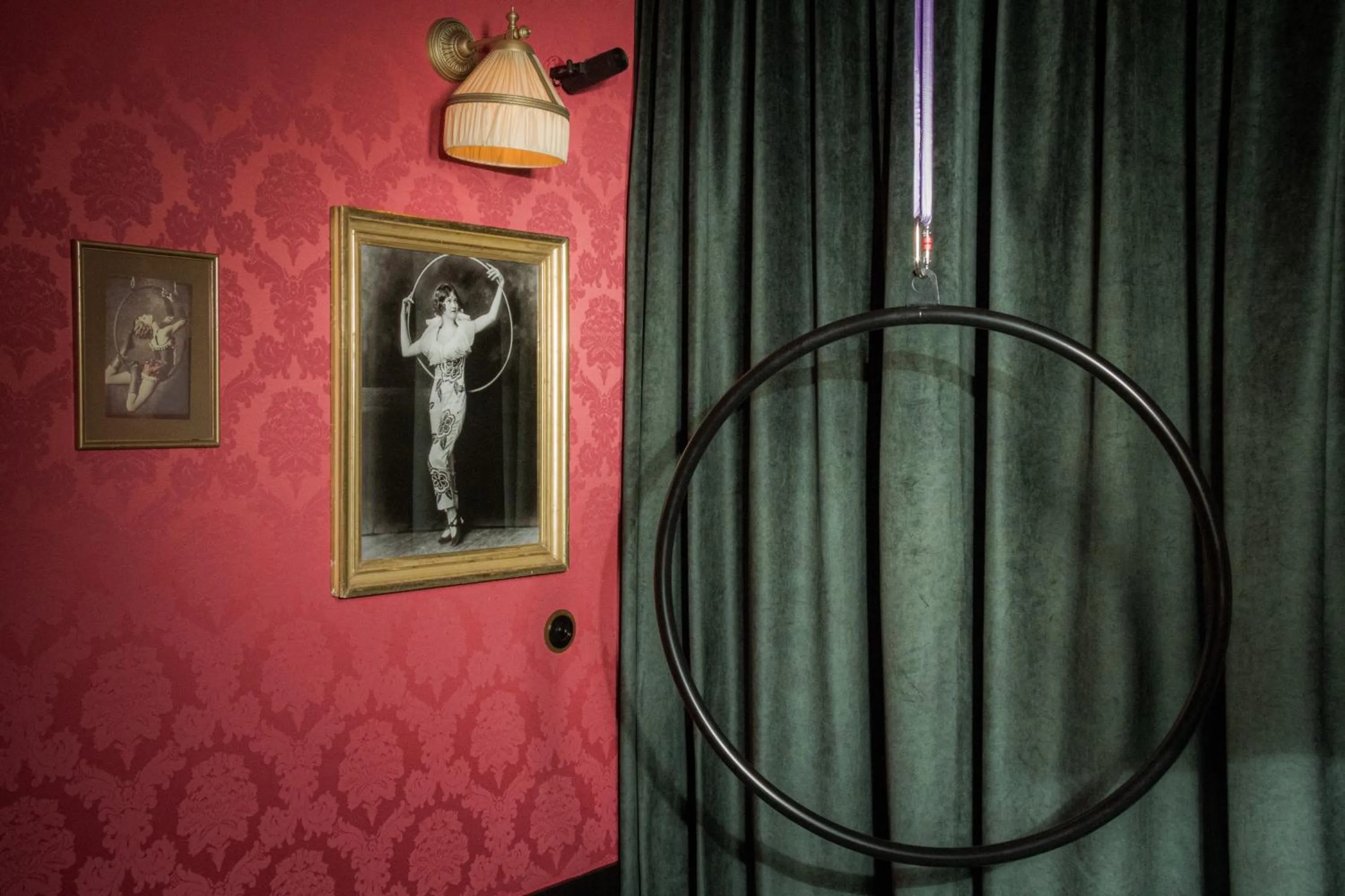 Decorative detail in Pensão Amor Madam's Lodge