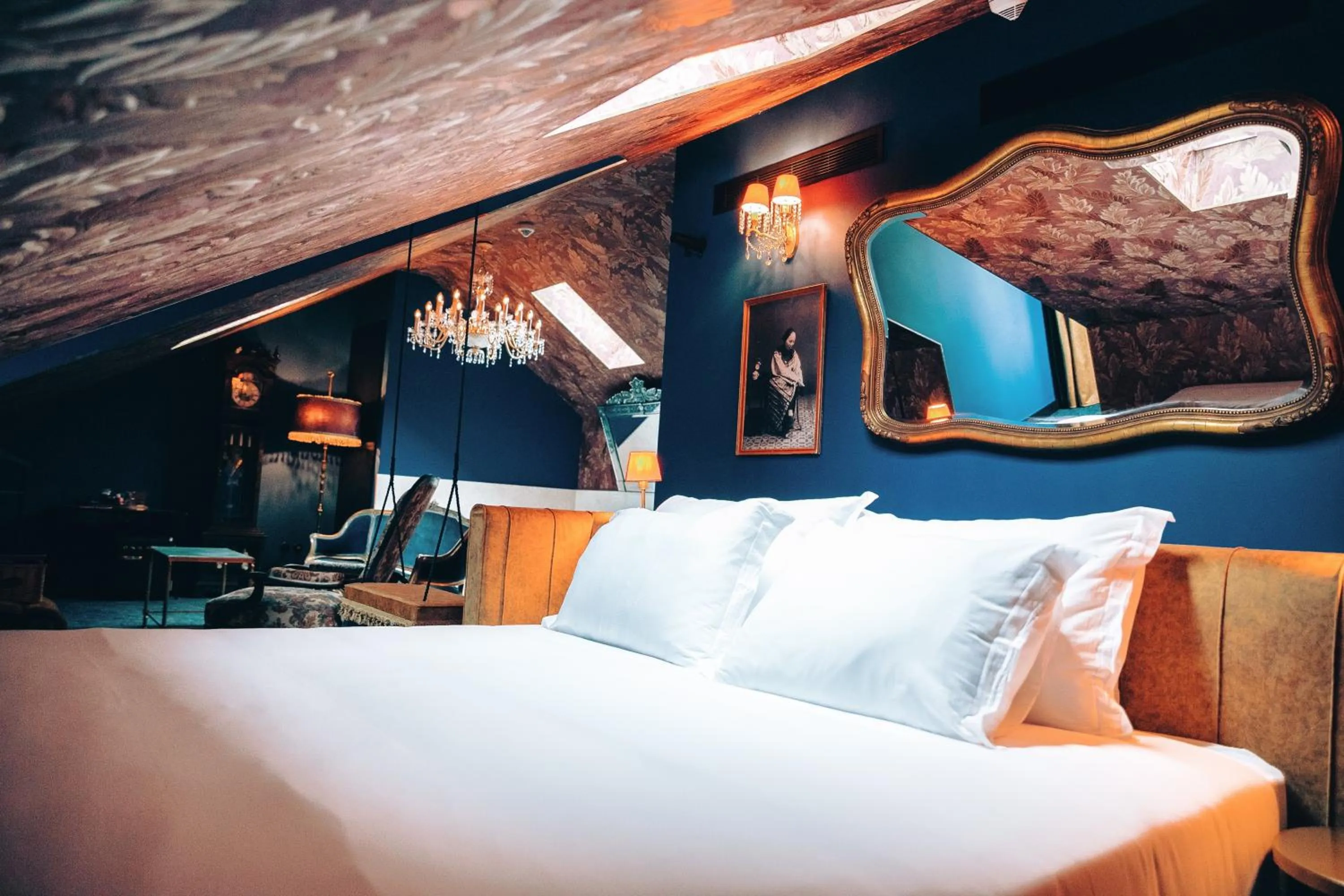 Bed in Pensão Amor Madam's Lodge