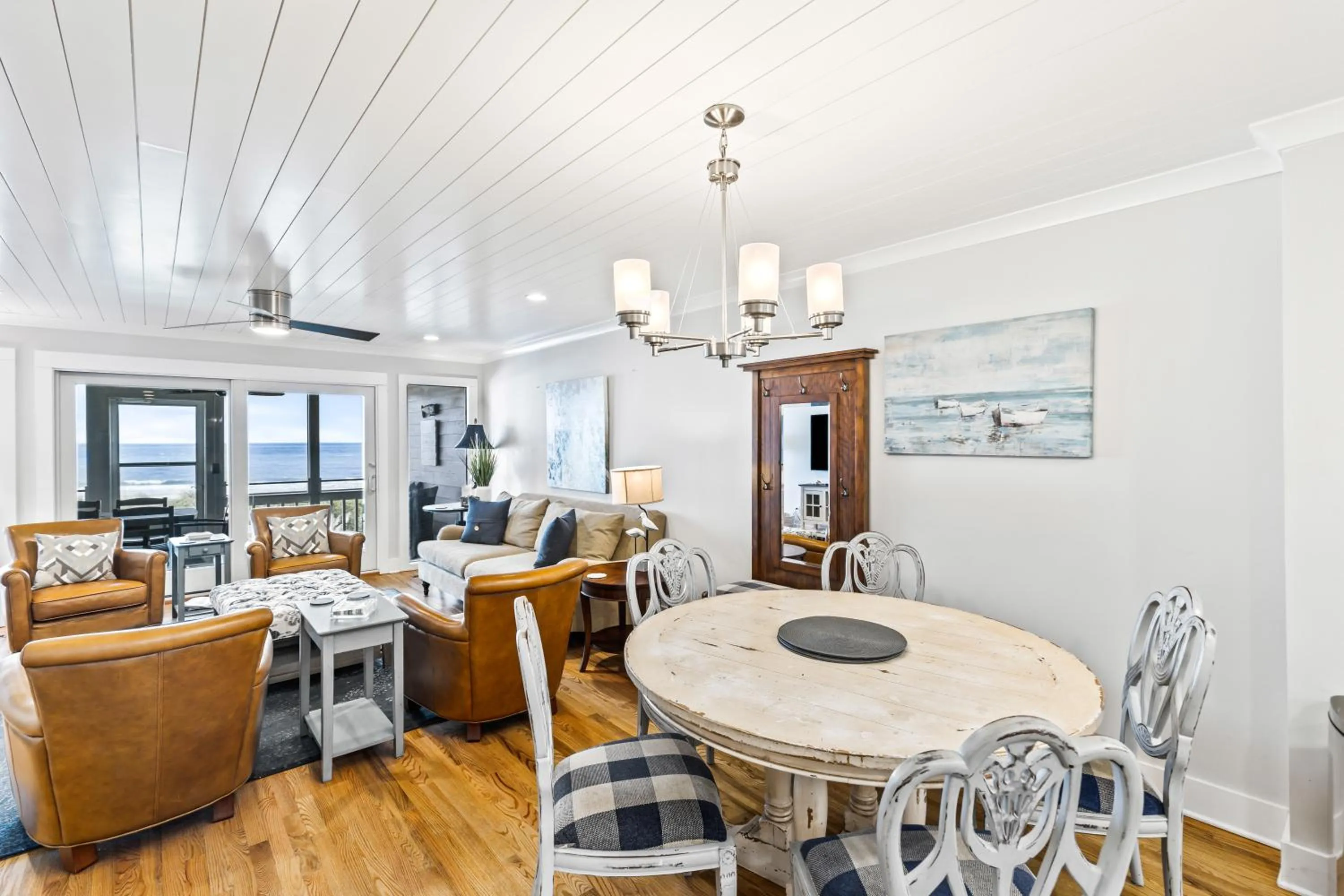 Seating area in Beach Club Villa 32 - Newly Renovated! Direct Oceanfront