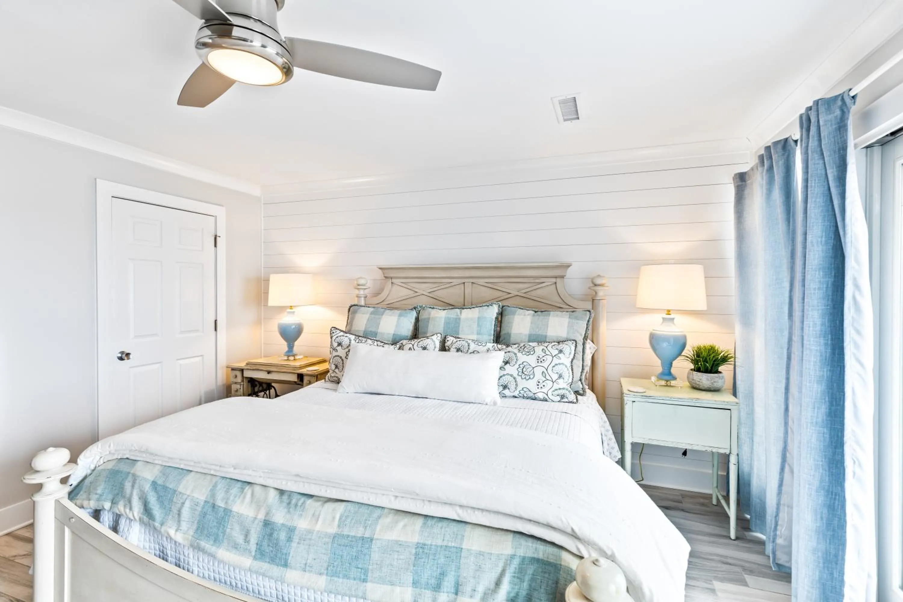 Photo of the whole room, Bed in Beach Club Villa 32 - Newly Renovated! Direct Oceanfront