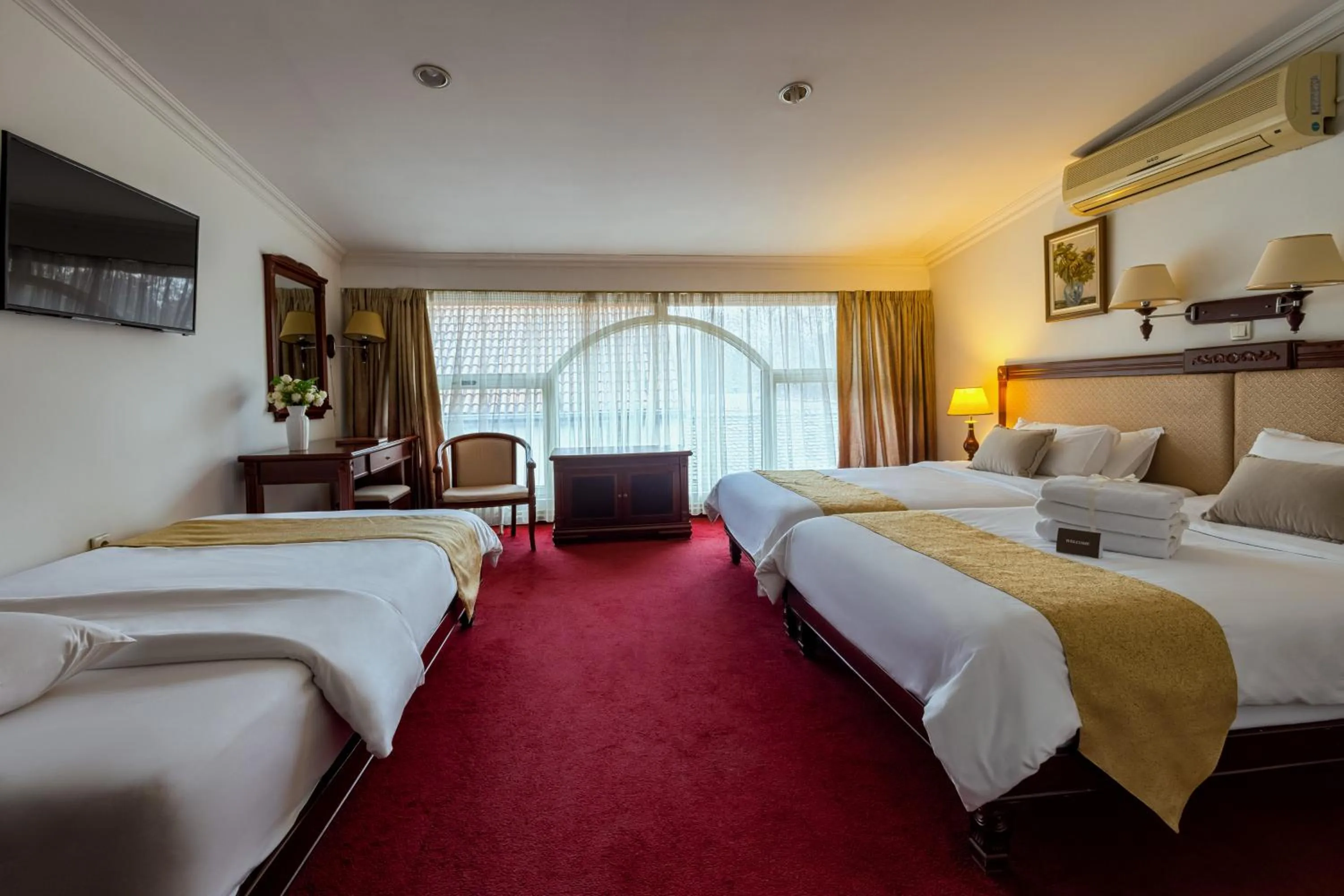 Bed in Garni Hotel Planeta Inn