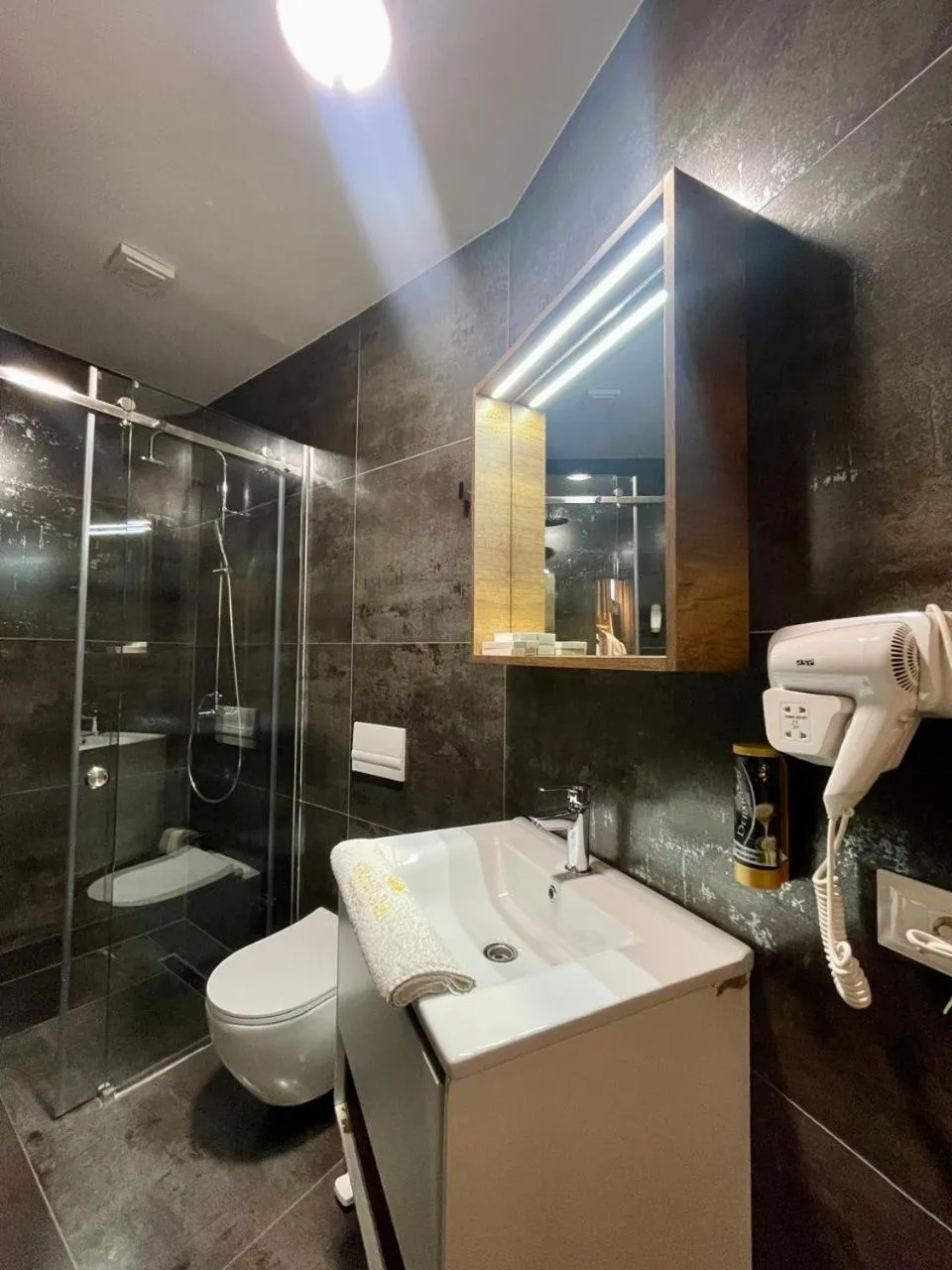 GRAND JNK Boutique Hotel