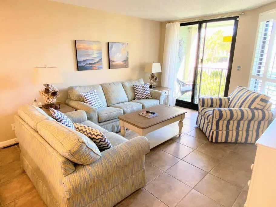 Living room in Summer House 109 - Beach and Pool Walkout - 30 Seconds to Sand