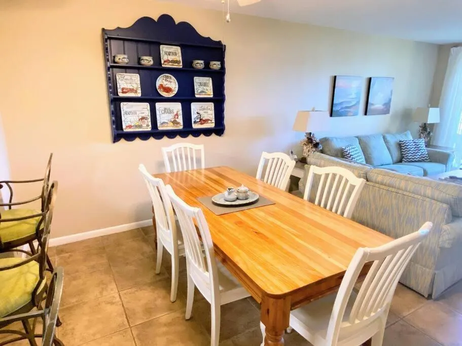 Living room in Summer House 109 - Beach and Pool Walkout - 30 Seconds to Sand