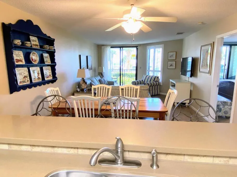 Living room in Summer House 109 - Beach and Pool Walkout - 30 Seconds to Sand