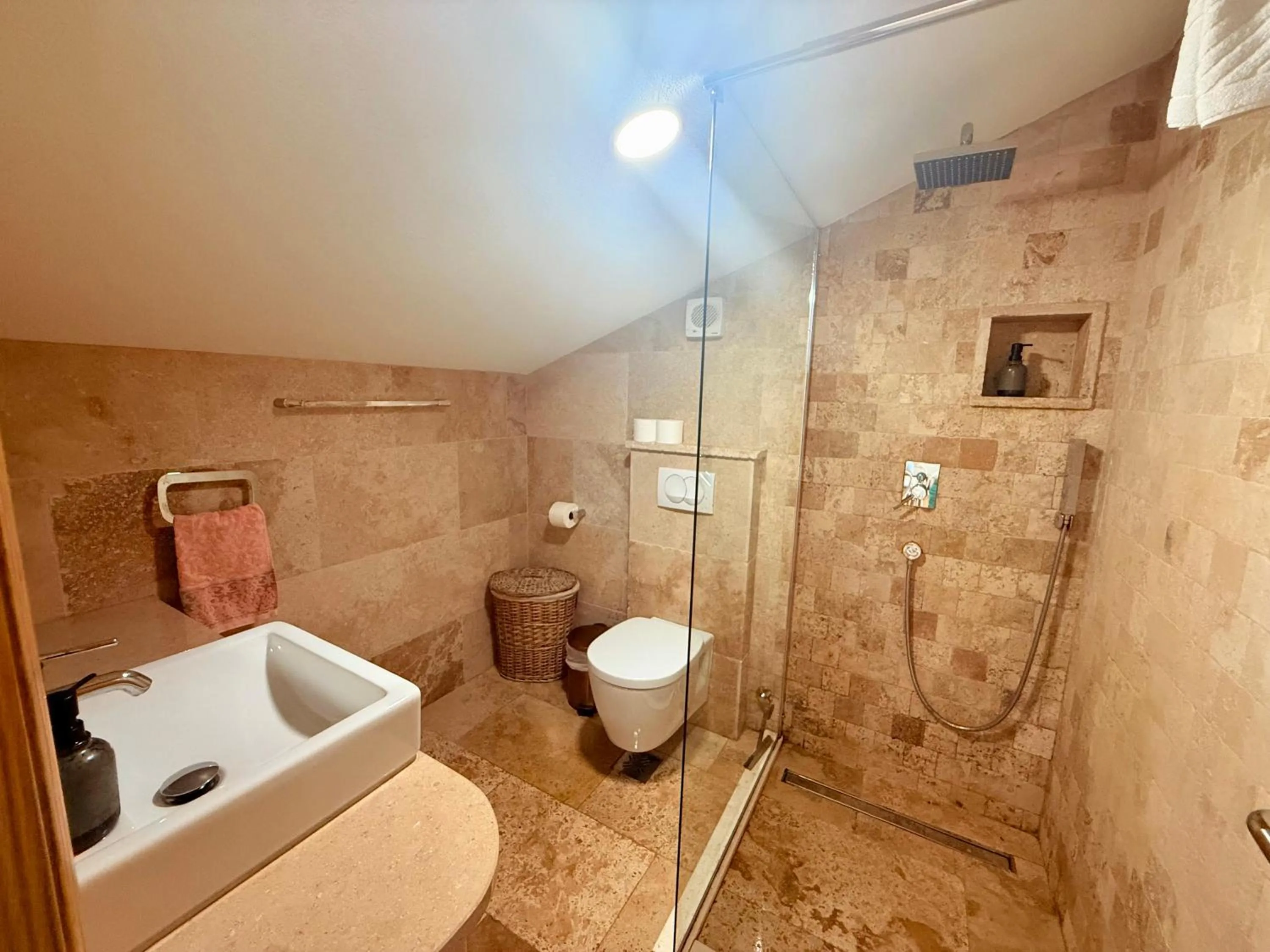 Shower in Villa Perla Di Mare Budva