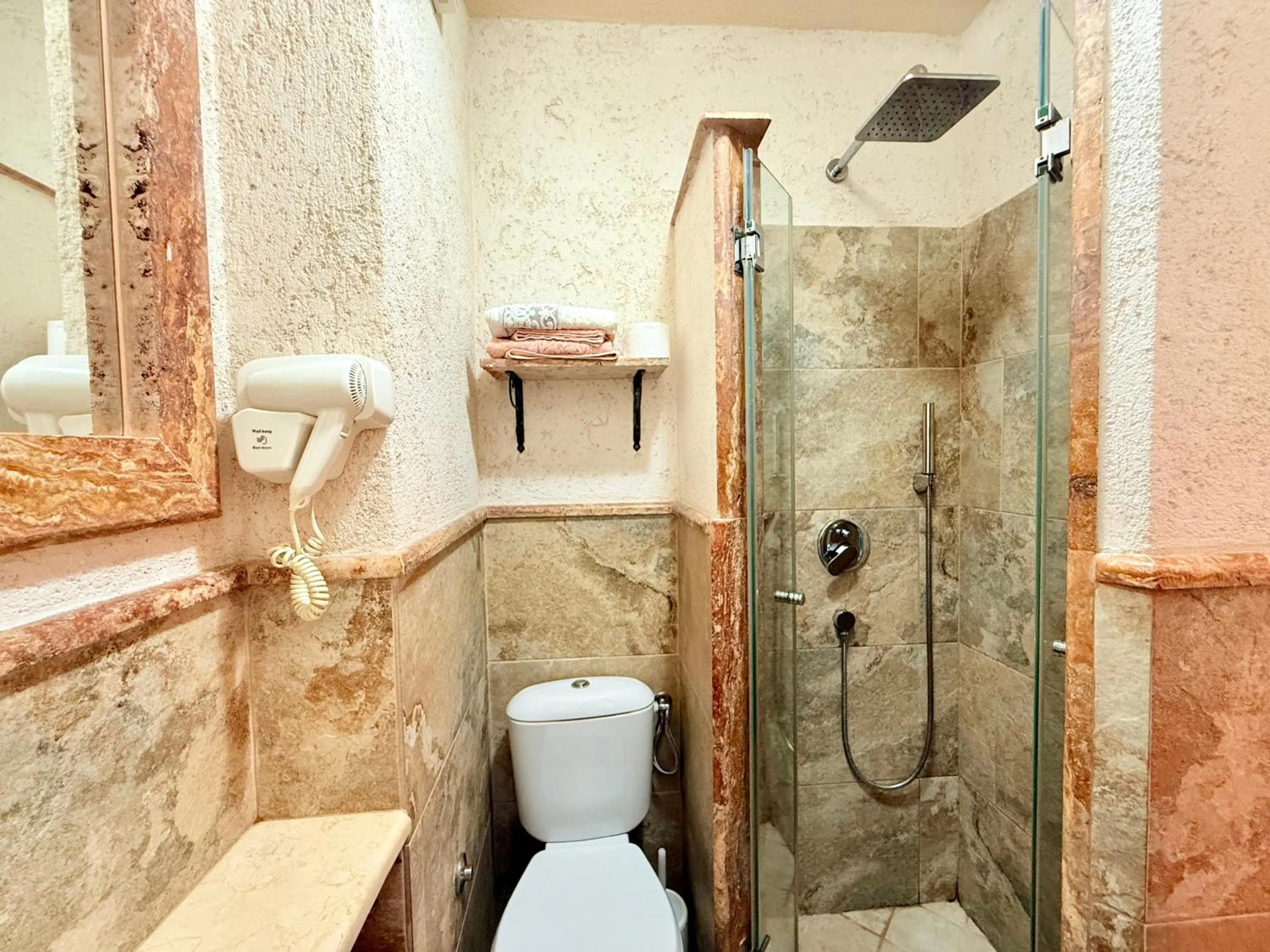 Shower in Villa Perla Di Mare Budva