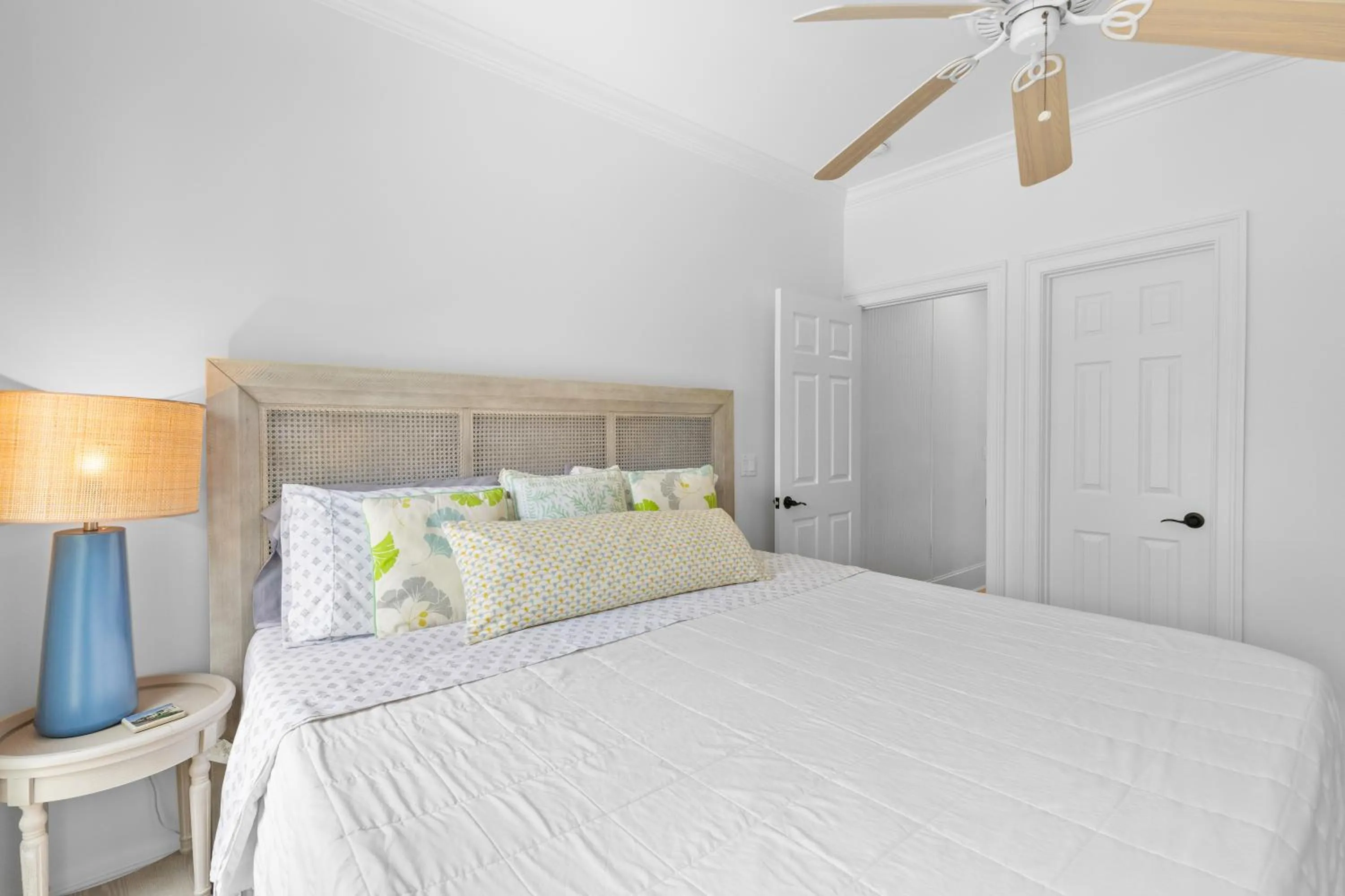 Bed in 3 Summer Dunes - Classic Ocean View Beach House!