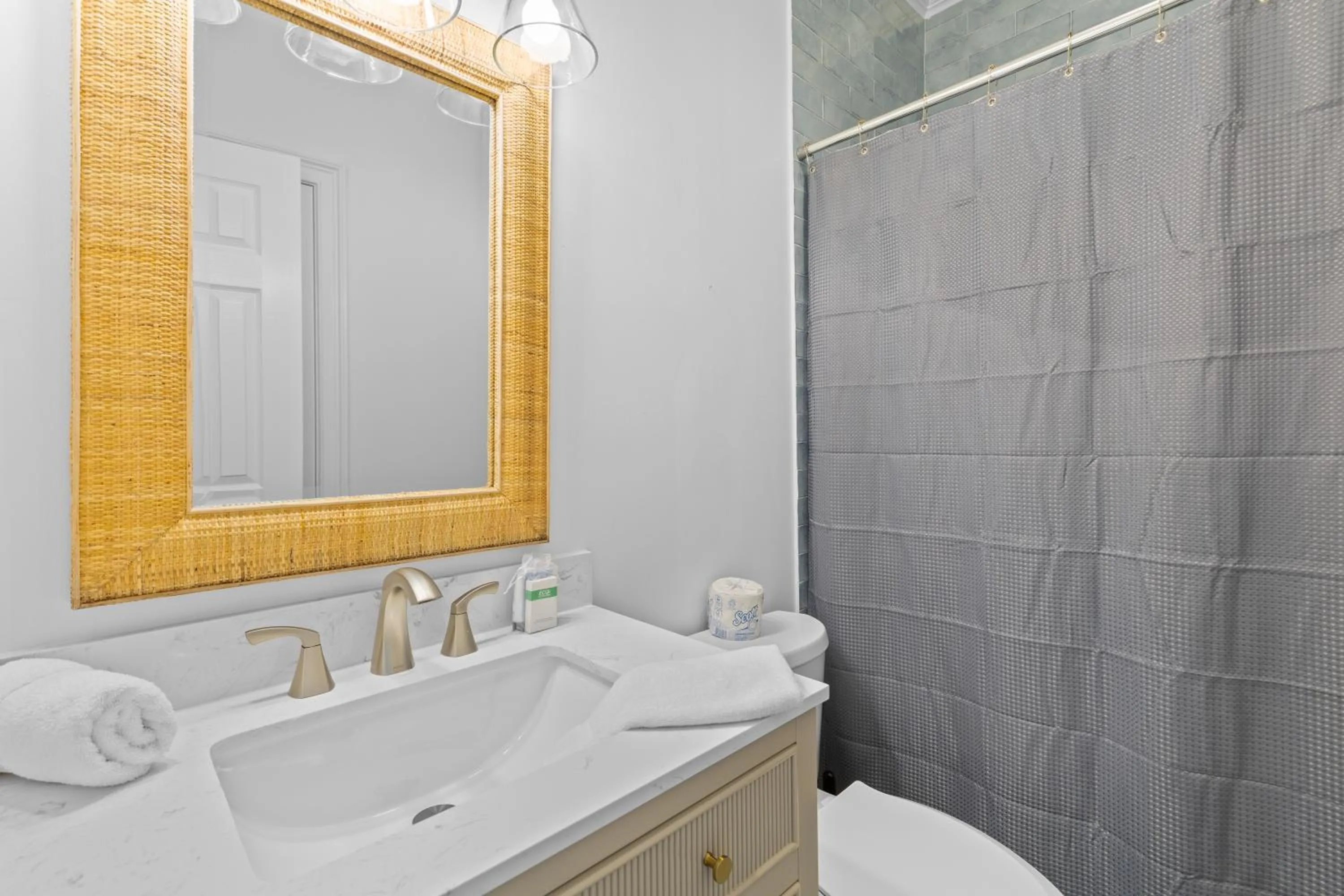 Shower in 3 Summer Dunes - Classic Ocean View Beach House!