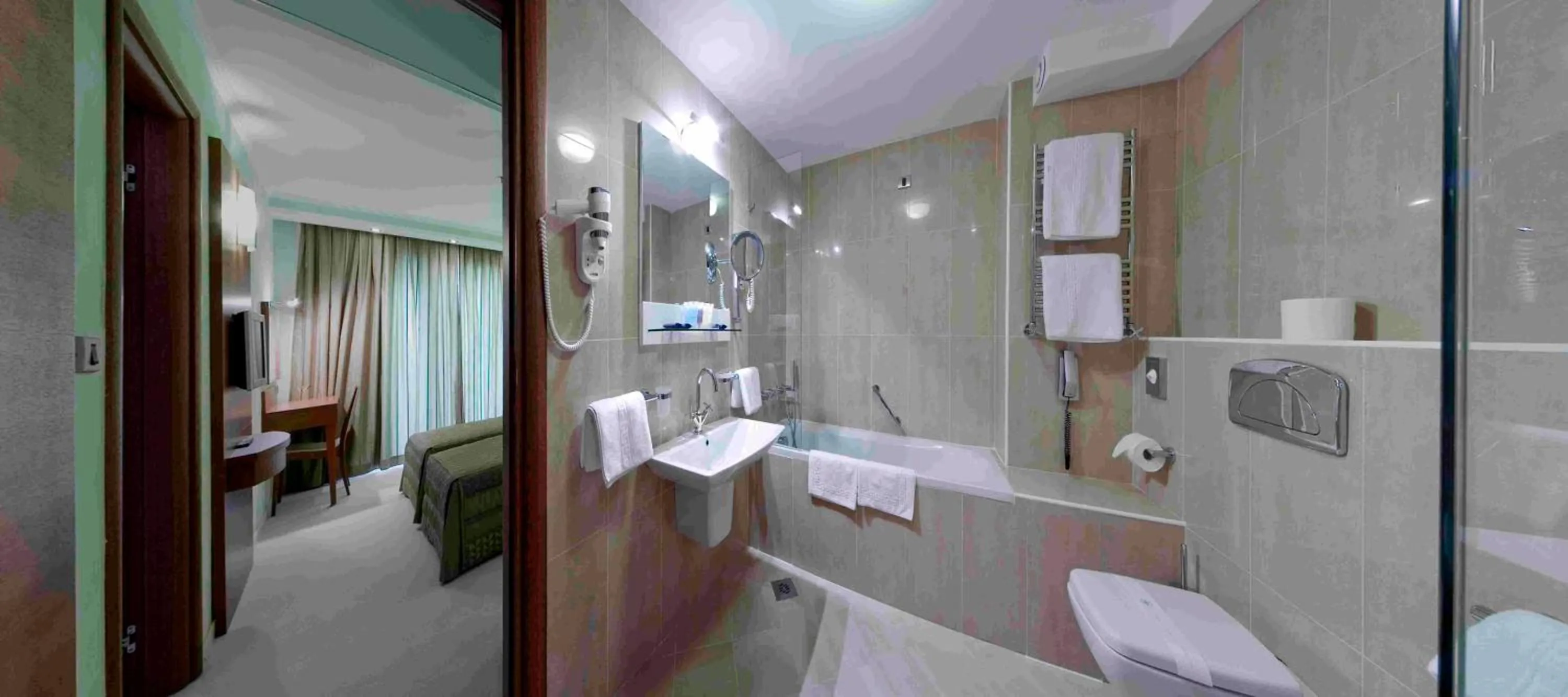 Bathroom, Bed in Monte Casa SPA & Wellness