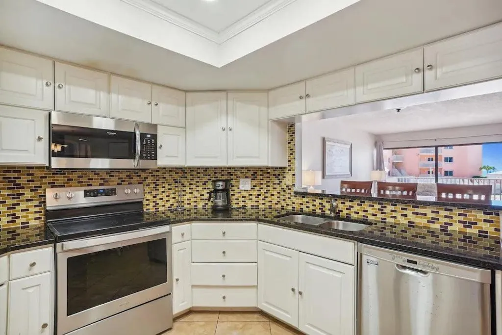 Beach Palms- Unit 102