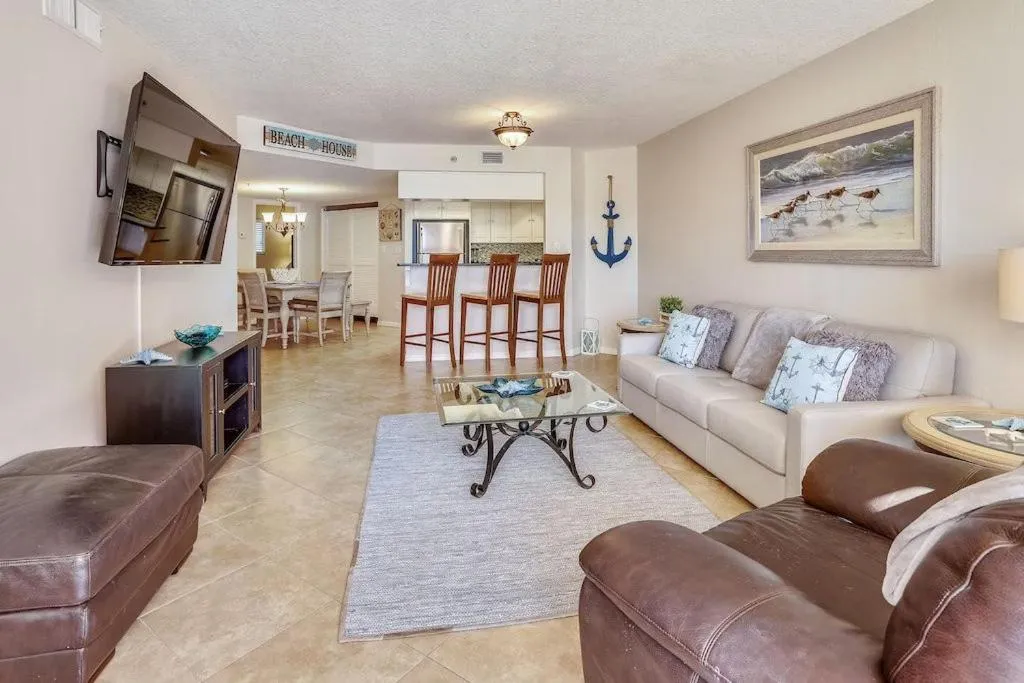 Beach Palms- Unit 102