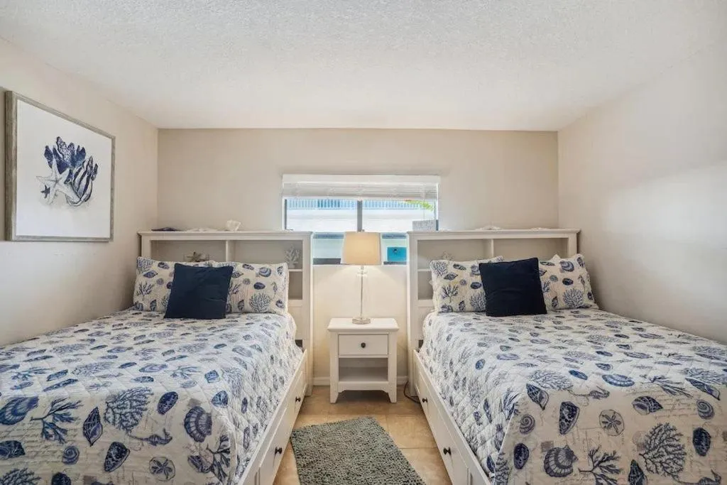 Bed in Beach Palms- Unit 102