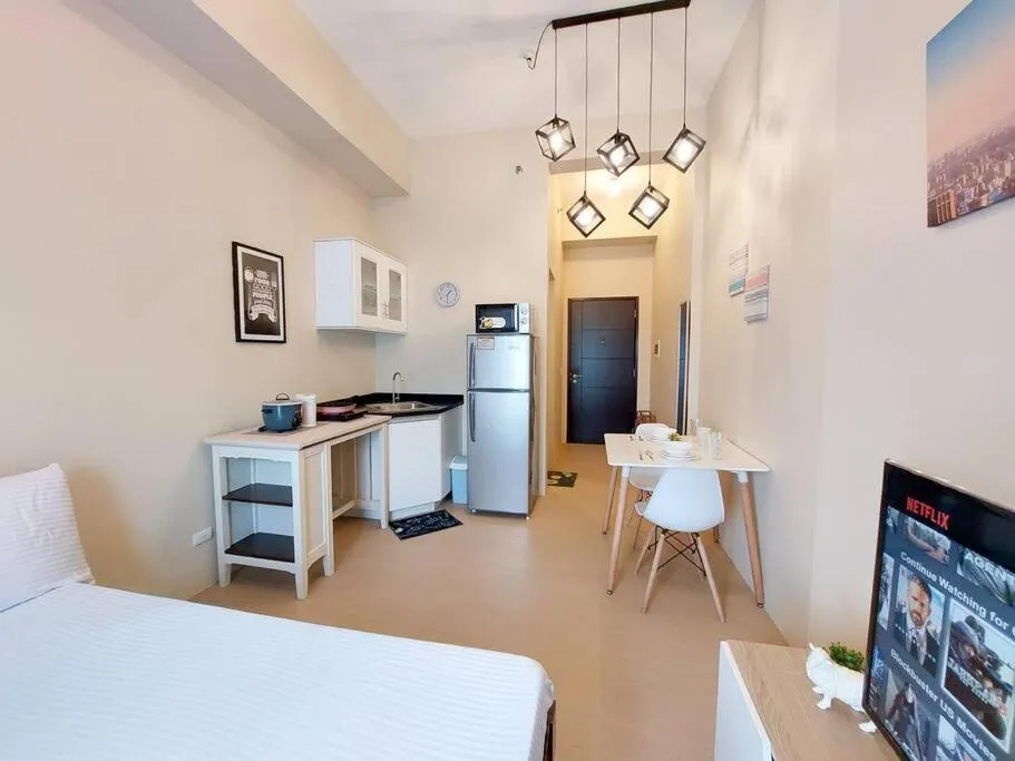 Bed in Heart of the City CDO Wifi Netflix