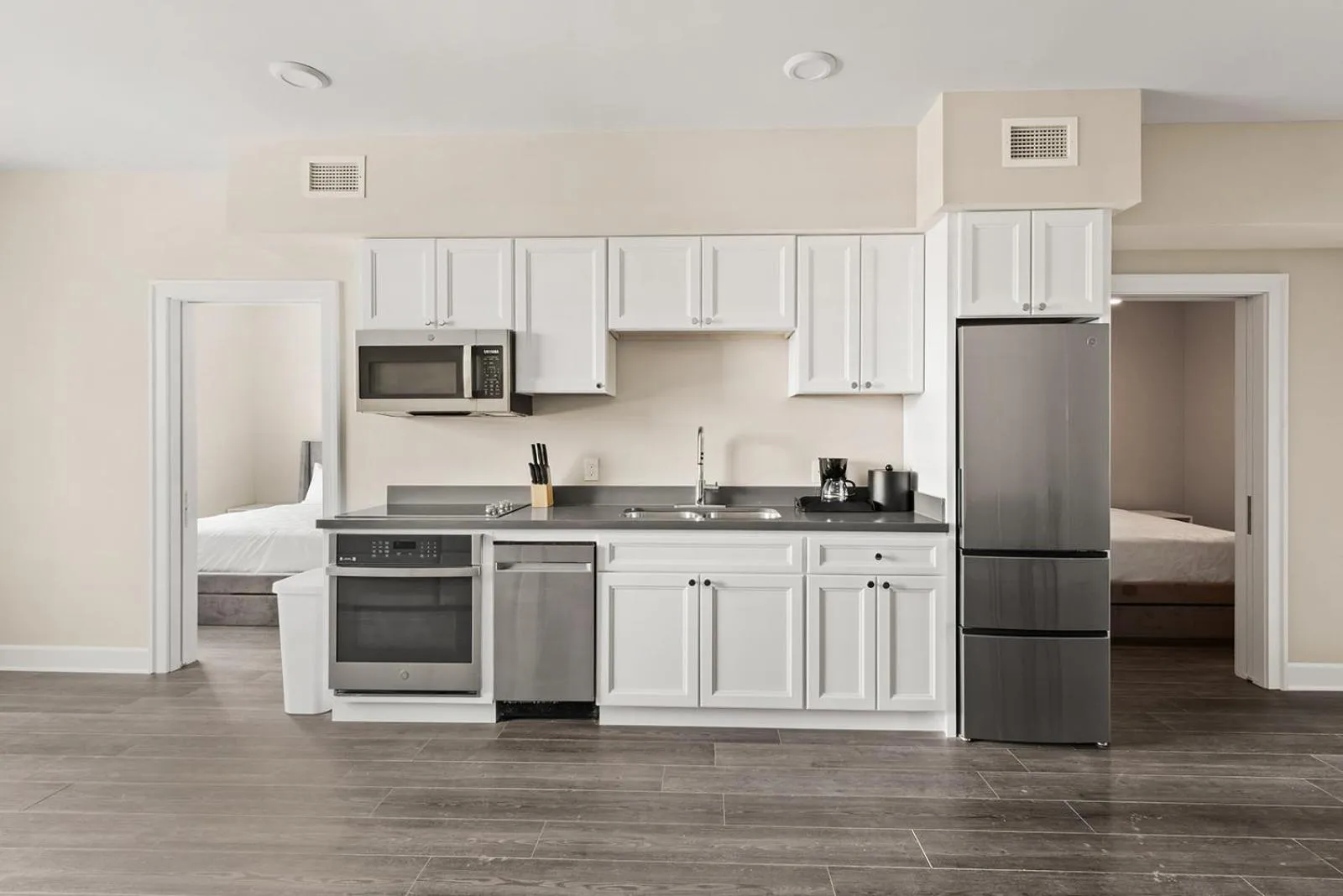 Kitchen or kitchenette in Bywater Suite Hotel