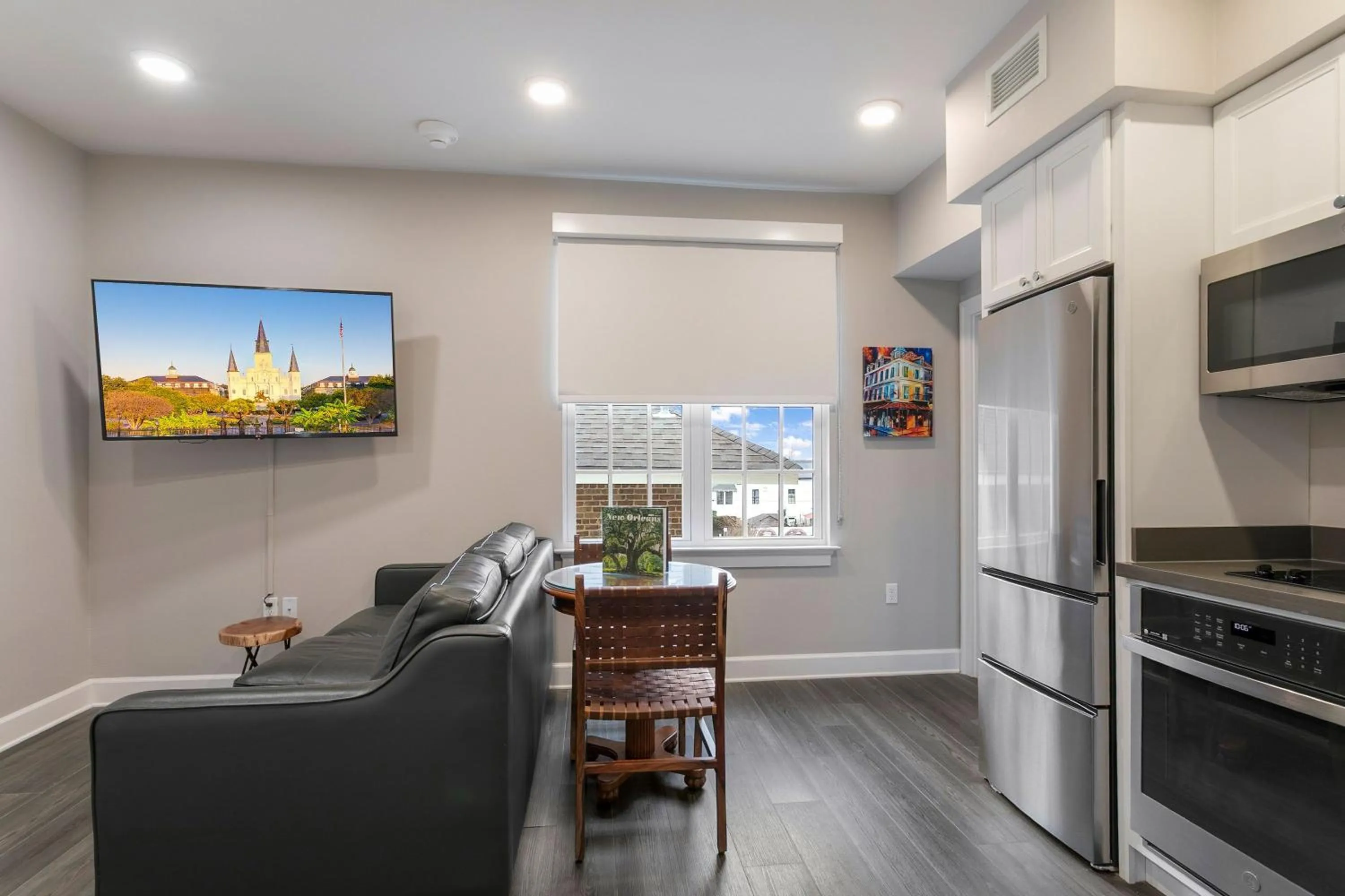 Kitchen or kitchenette in Bywater Suite Hotel