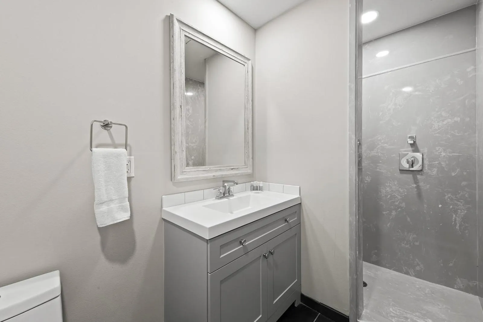 Bathroom in Bywater Suite Hotel