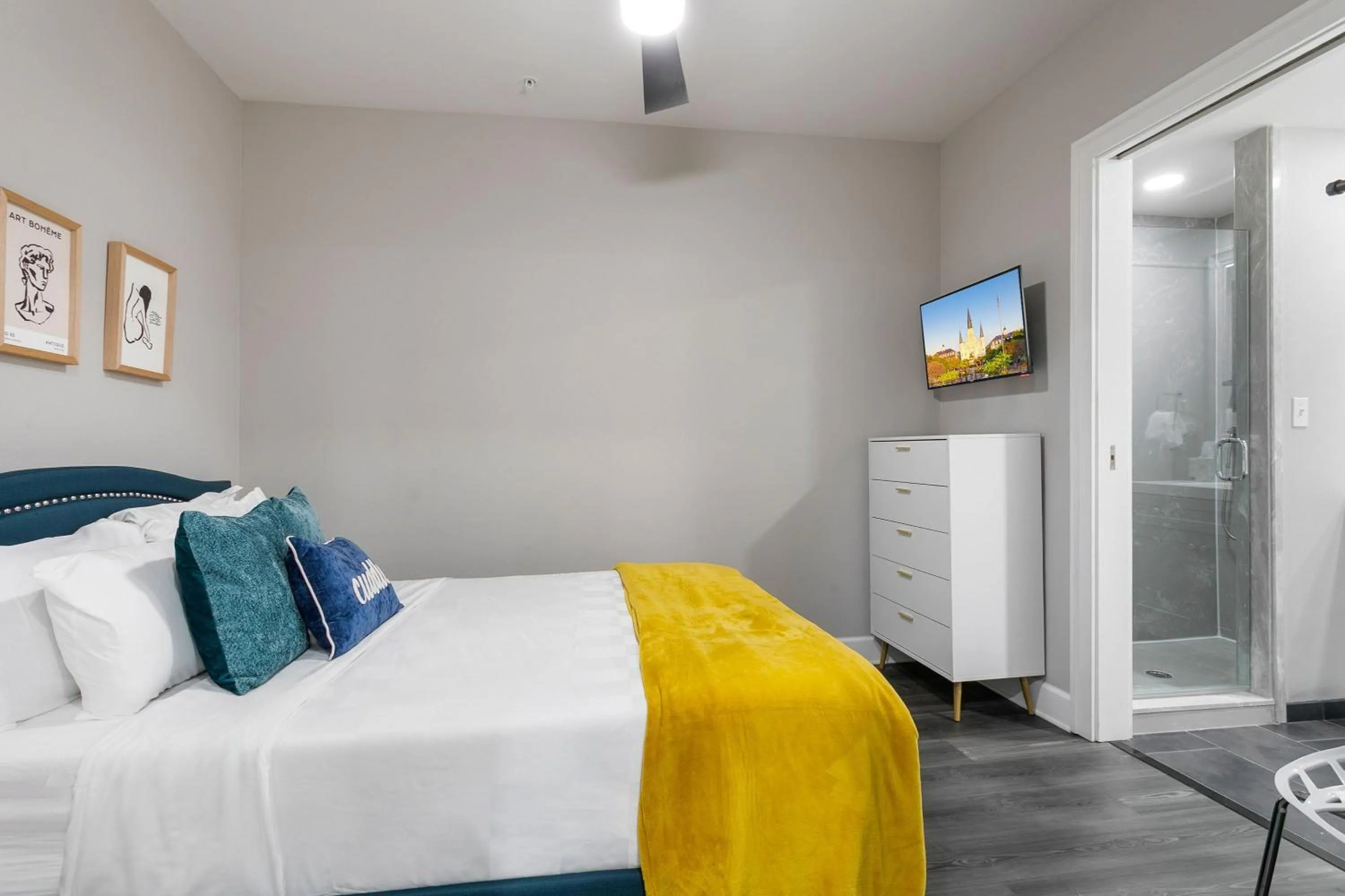 Bedroom, Bed in Bywater Suite Hotel