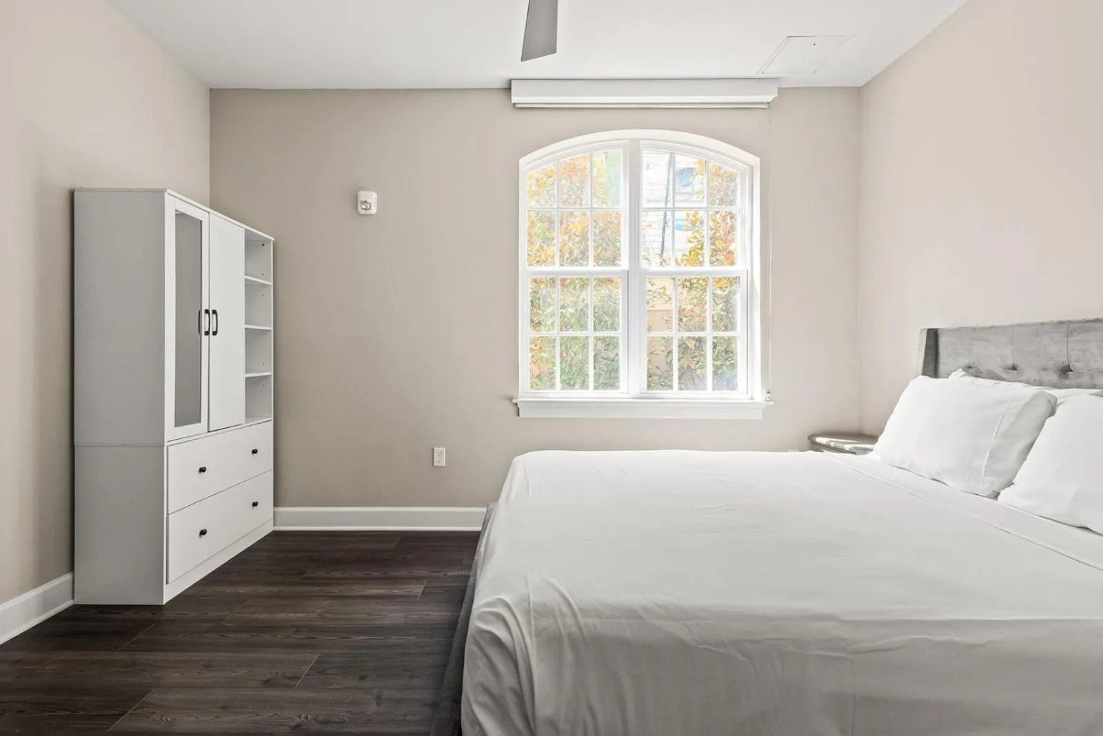 Bedroom, Bed in Bywater Suite Hotel