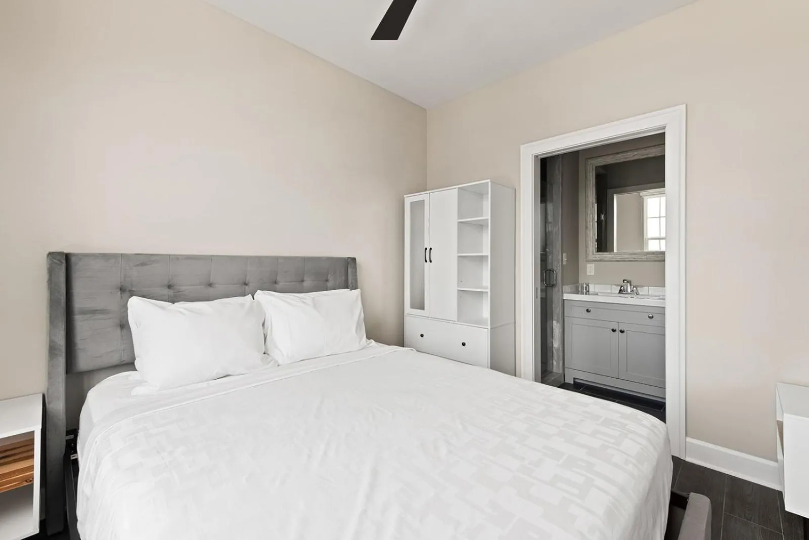 Bedroom, Bed in Bywater Suite Hotel