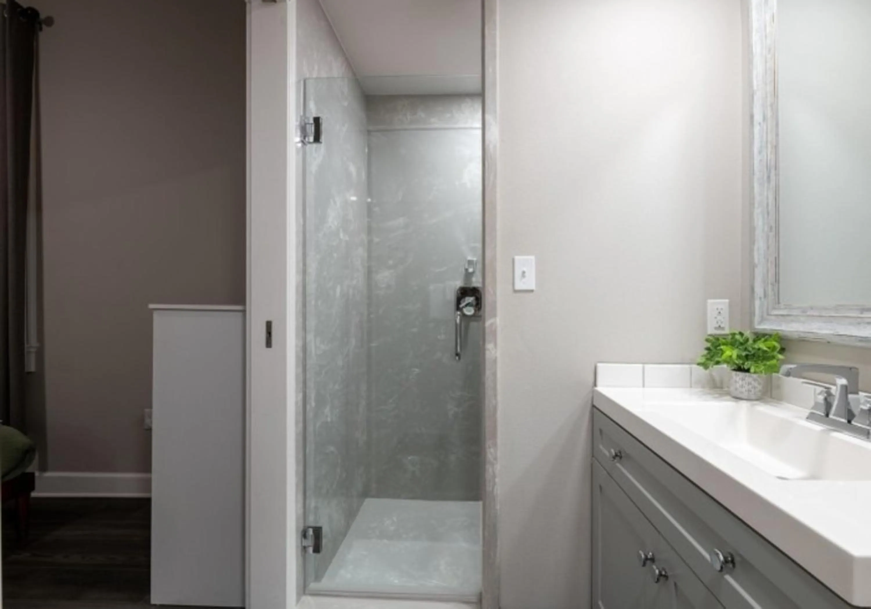 Bathroom in Bywater Suite Hotel