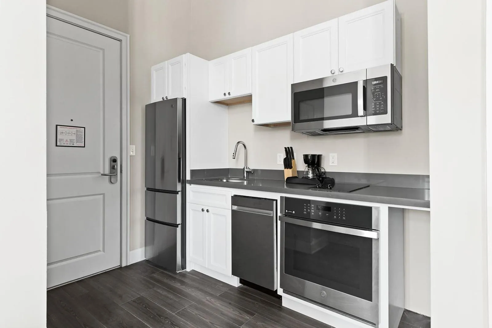 Kitchen or kitchenette in Bywater Suite Hotel