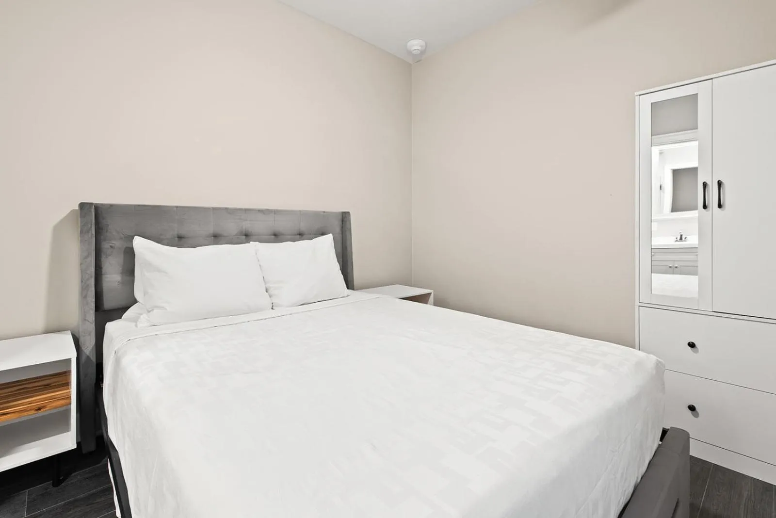 Bedroom, Bed in Bywater Suite Hotel