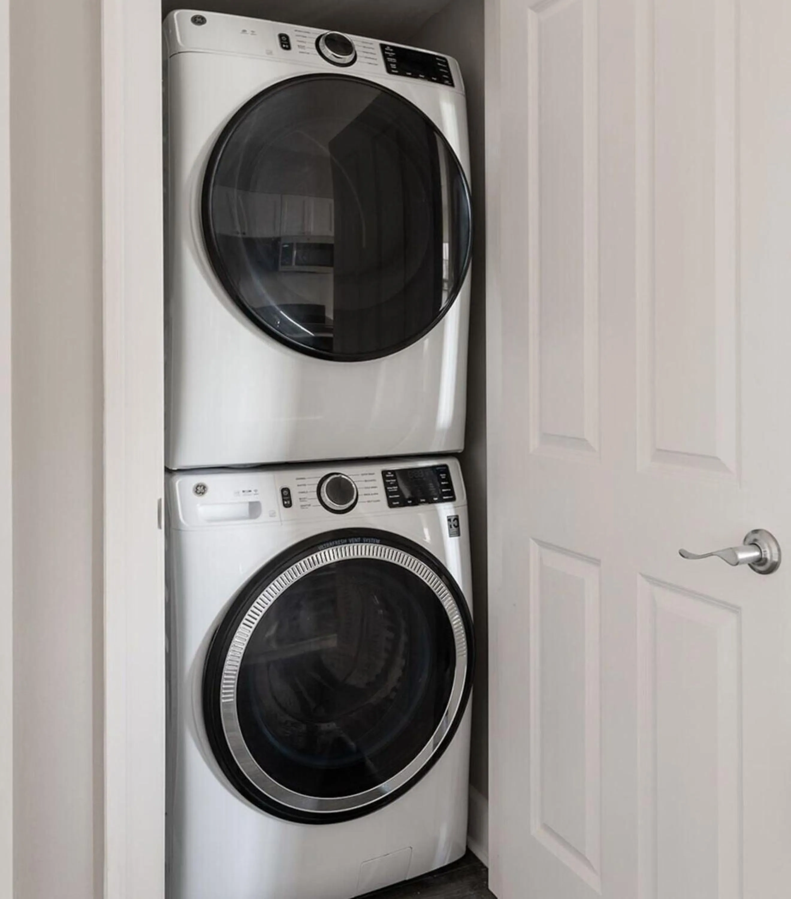 washing machine in Bywater Suite Hotel
