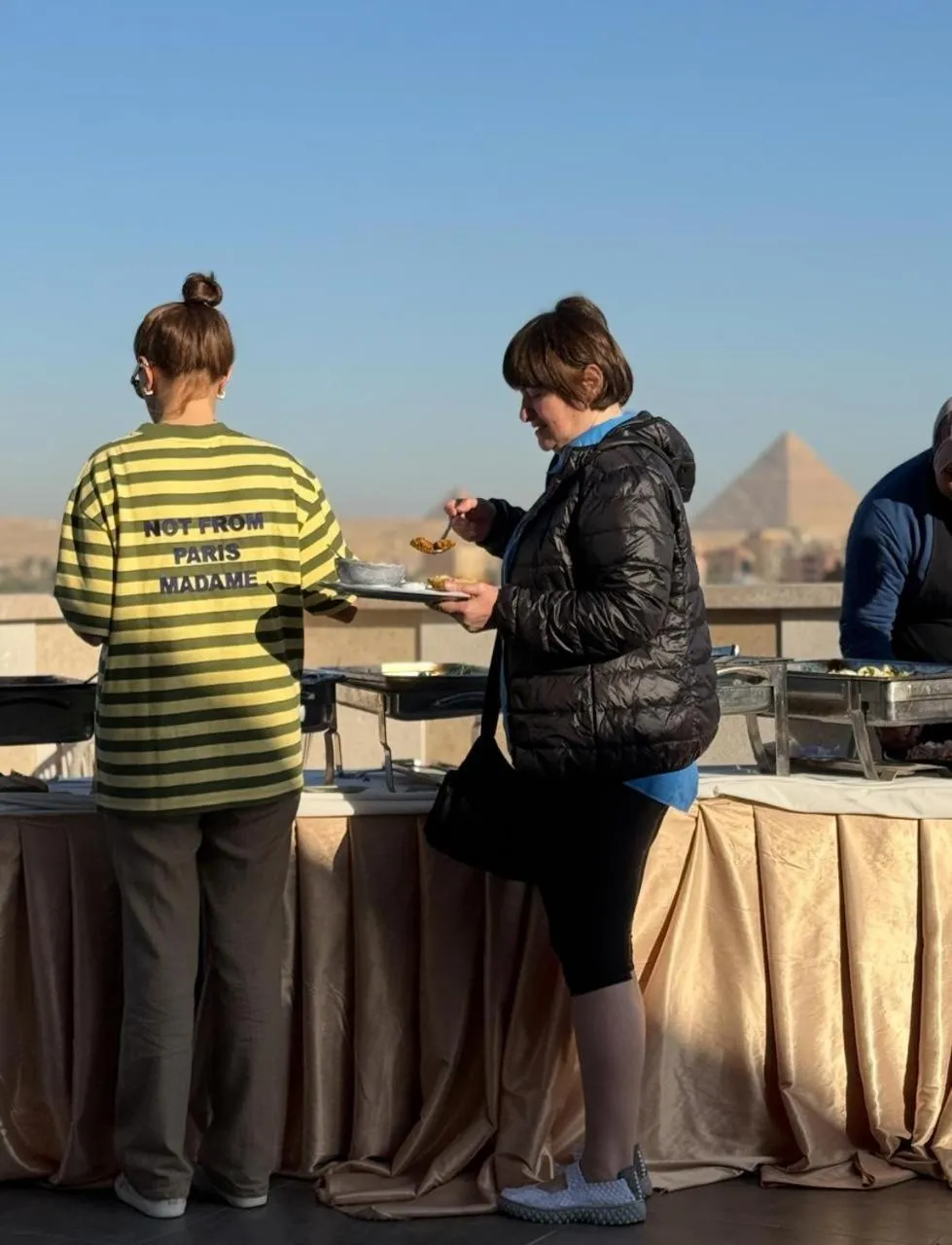 Restaurant/places to eat in Pyramids sunrise inn