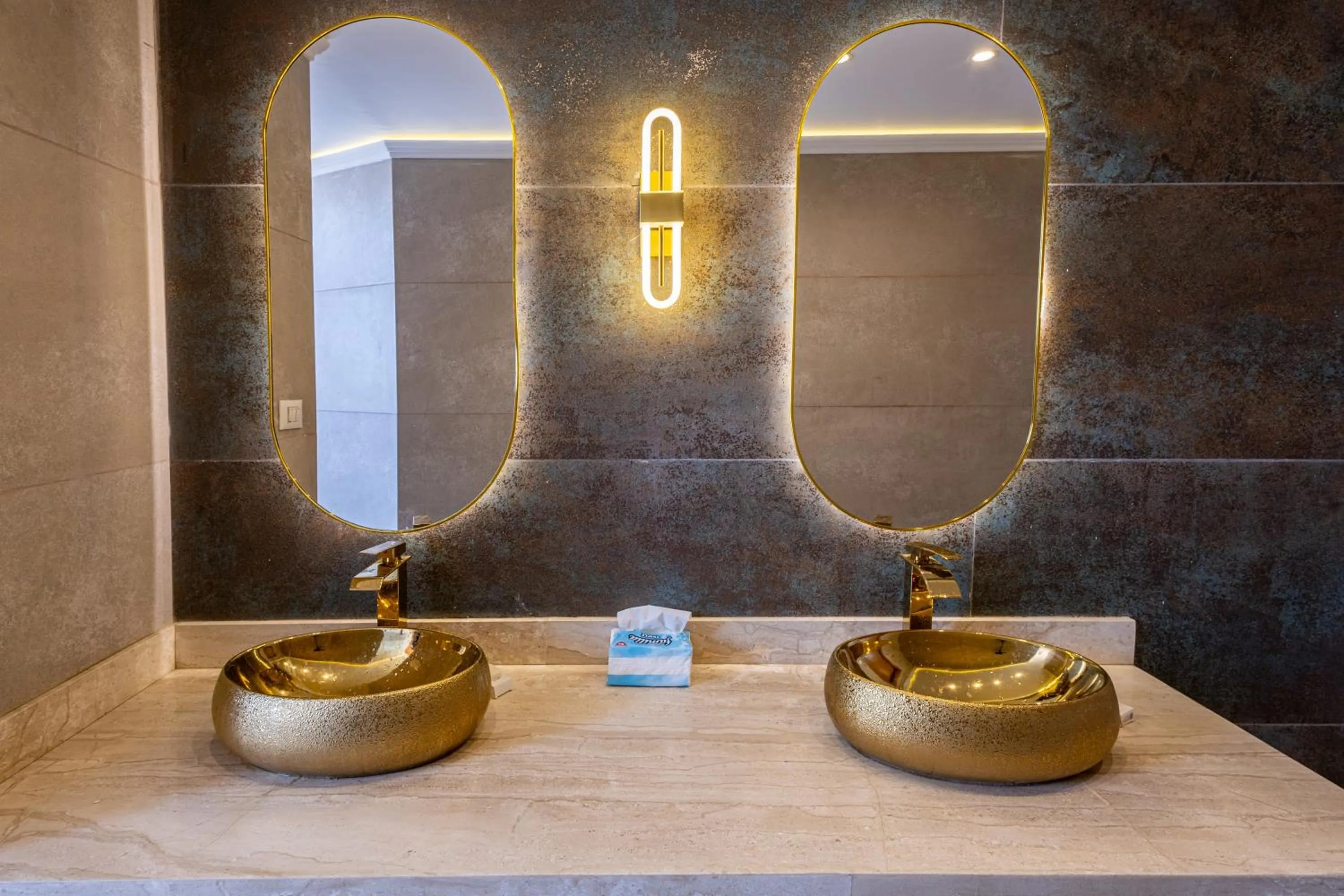 Bathroom in Pyramids sunrise inn