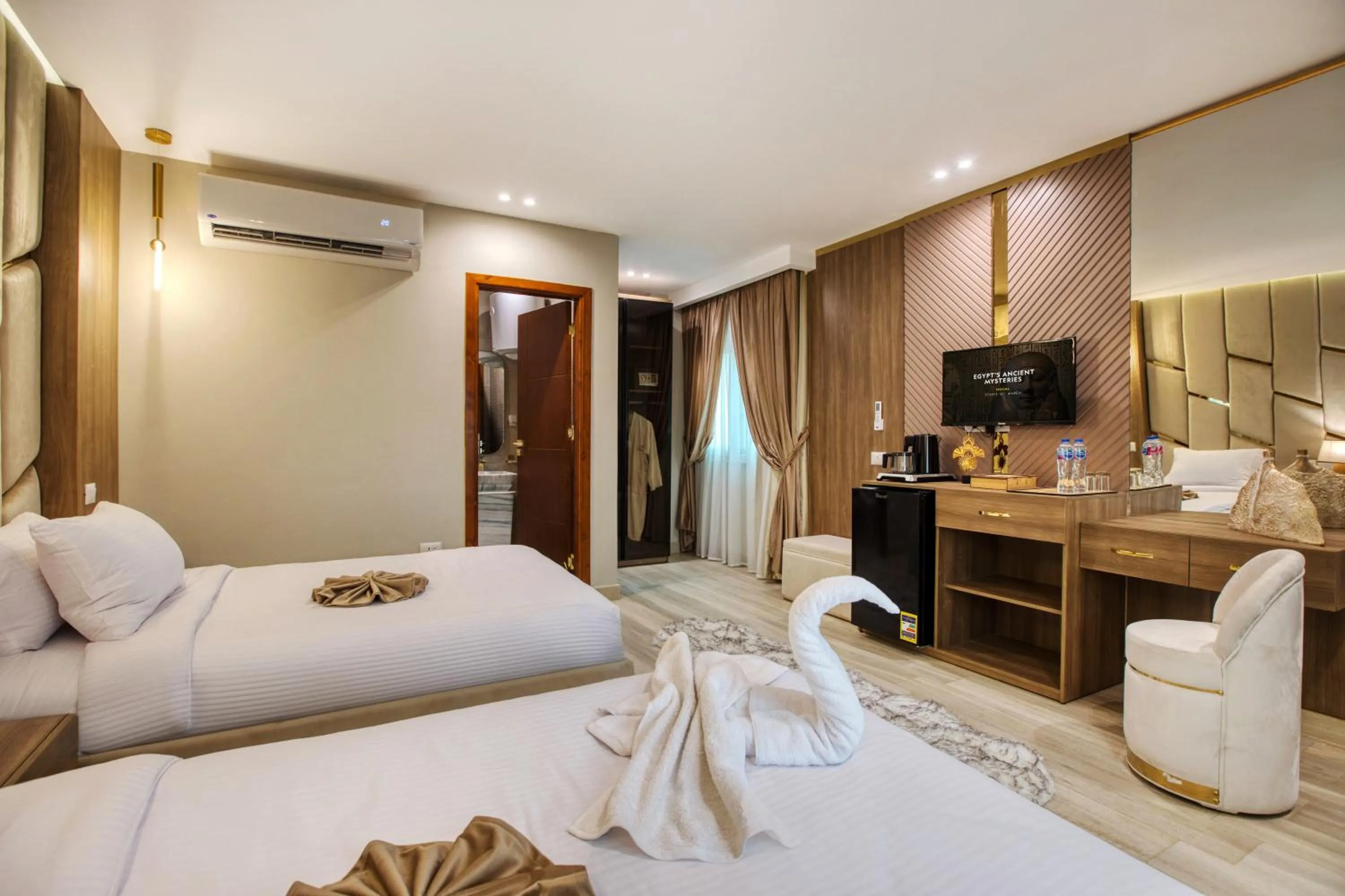 TV and multimedia, Bed in Pyramids sunrise inn