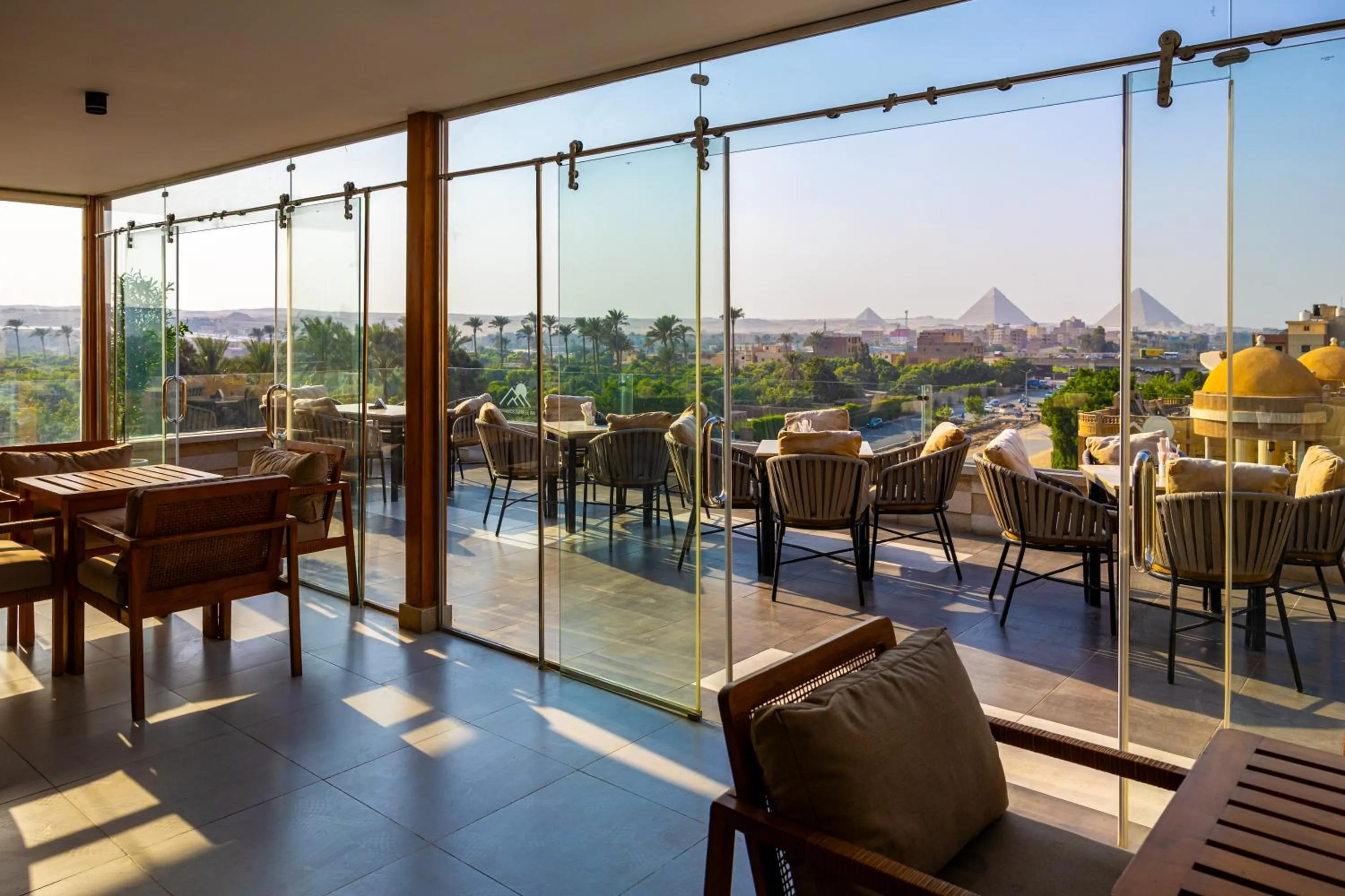 Restaurant/places to eat in Pyramids sunrise inn