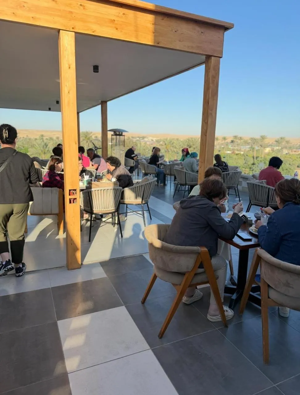 Restaurant/places to eat in Pyramids sunrise inn