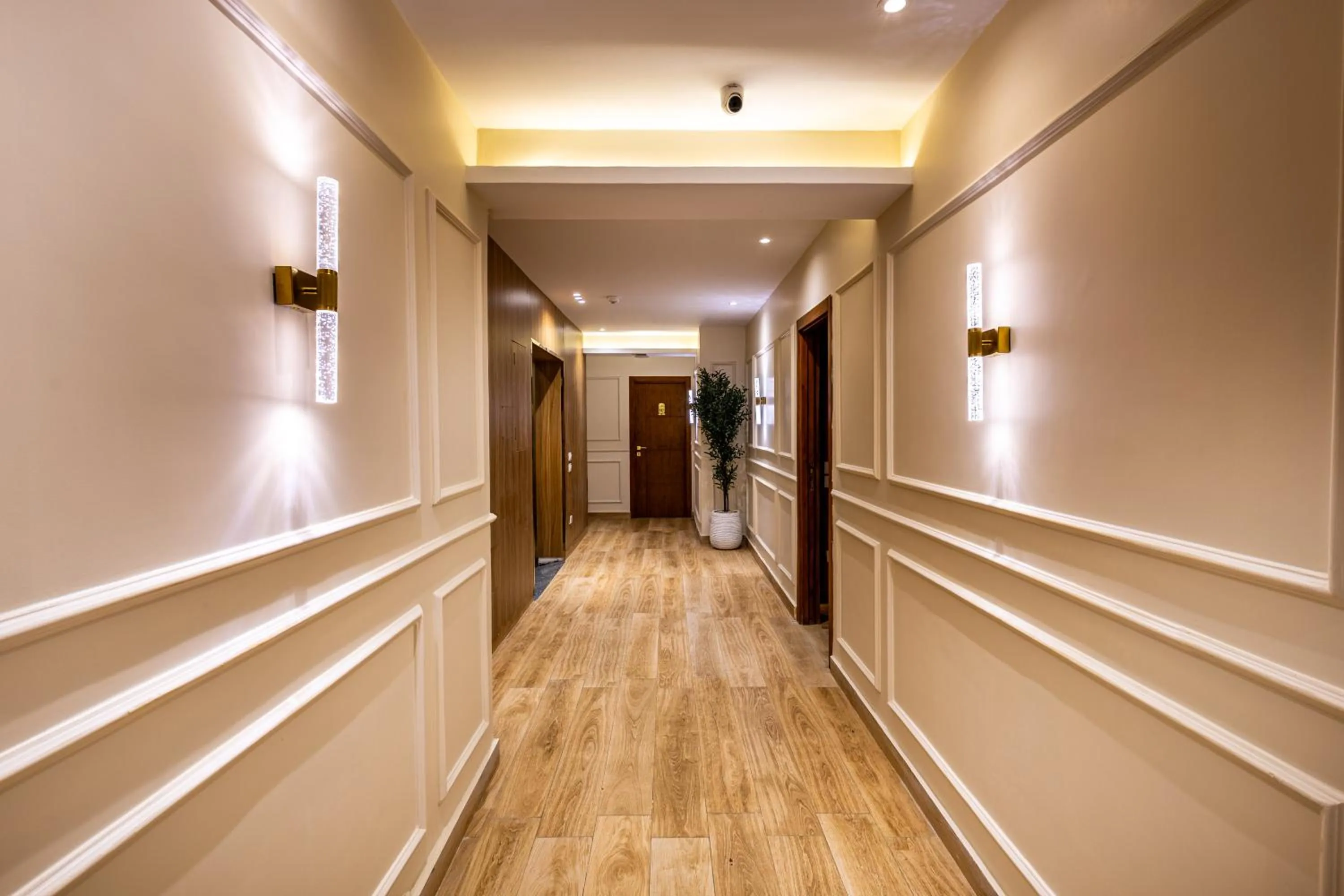 wardrobe in Pyramids sunrise inn