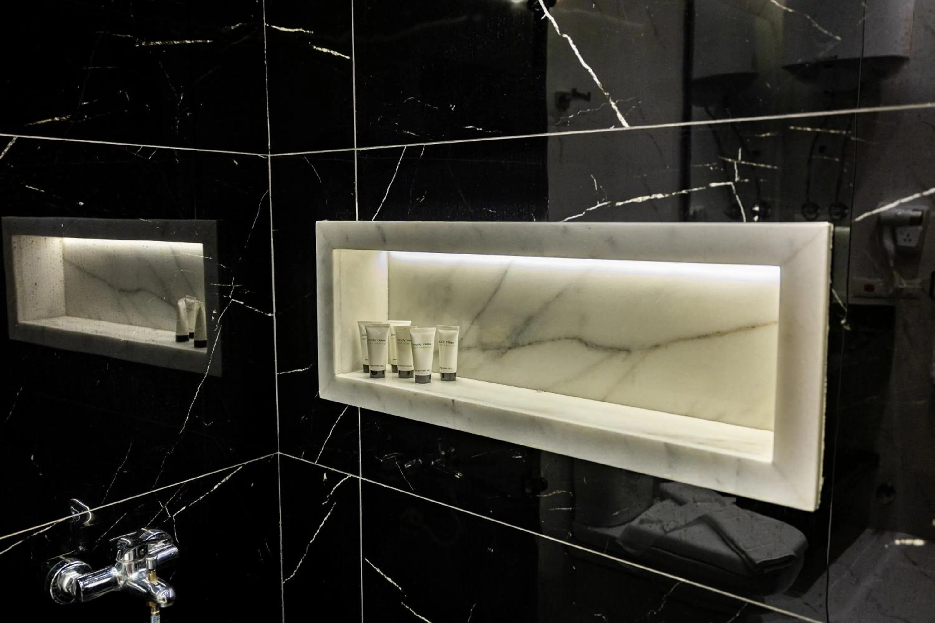 Bathroom in Pyramids sunrise inn