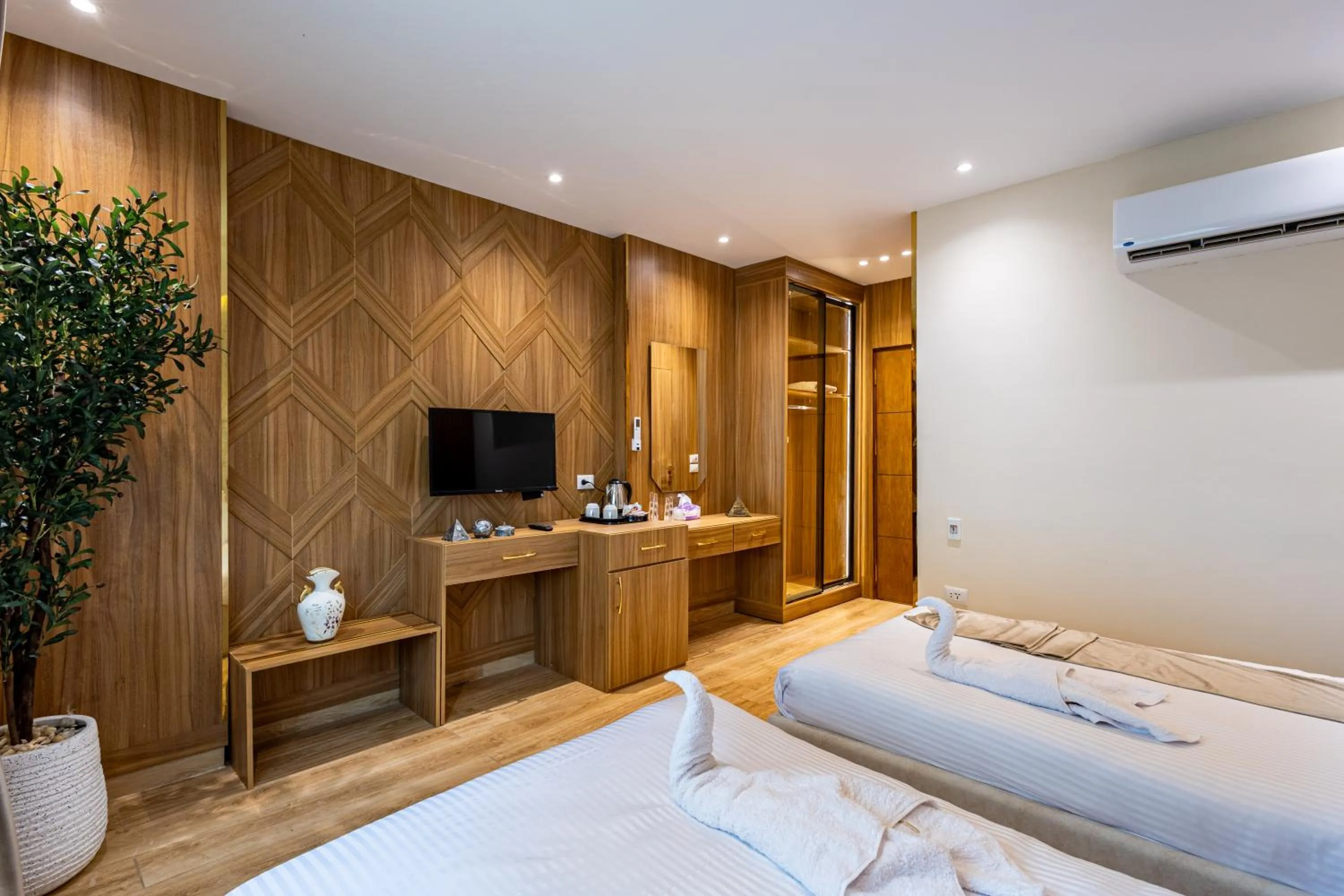 TV and multimedia, Bed in Pyramids sunrise inn