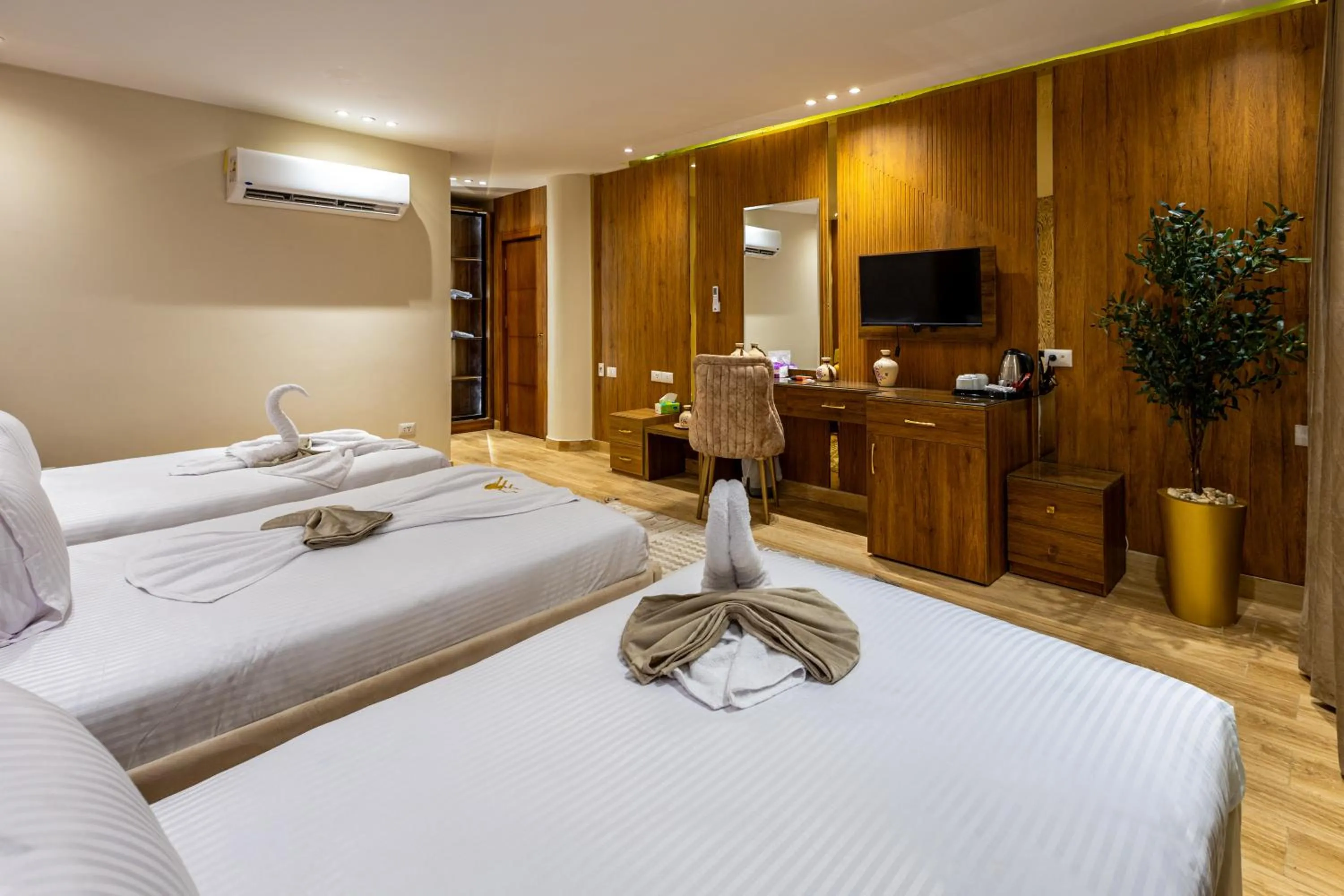 Bed in Pyramids sunrise inn