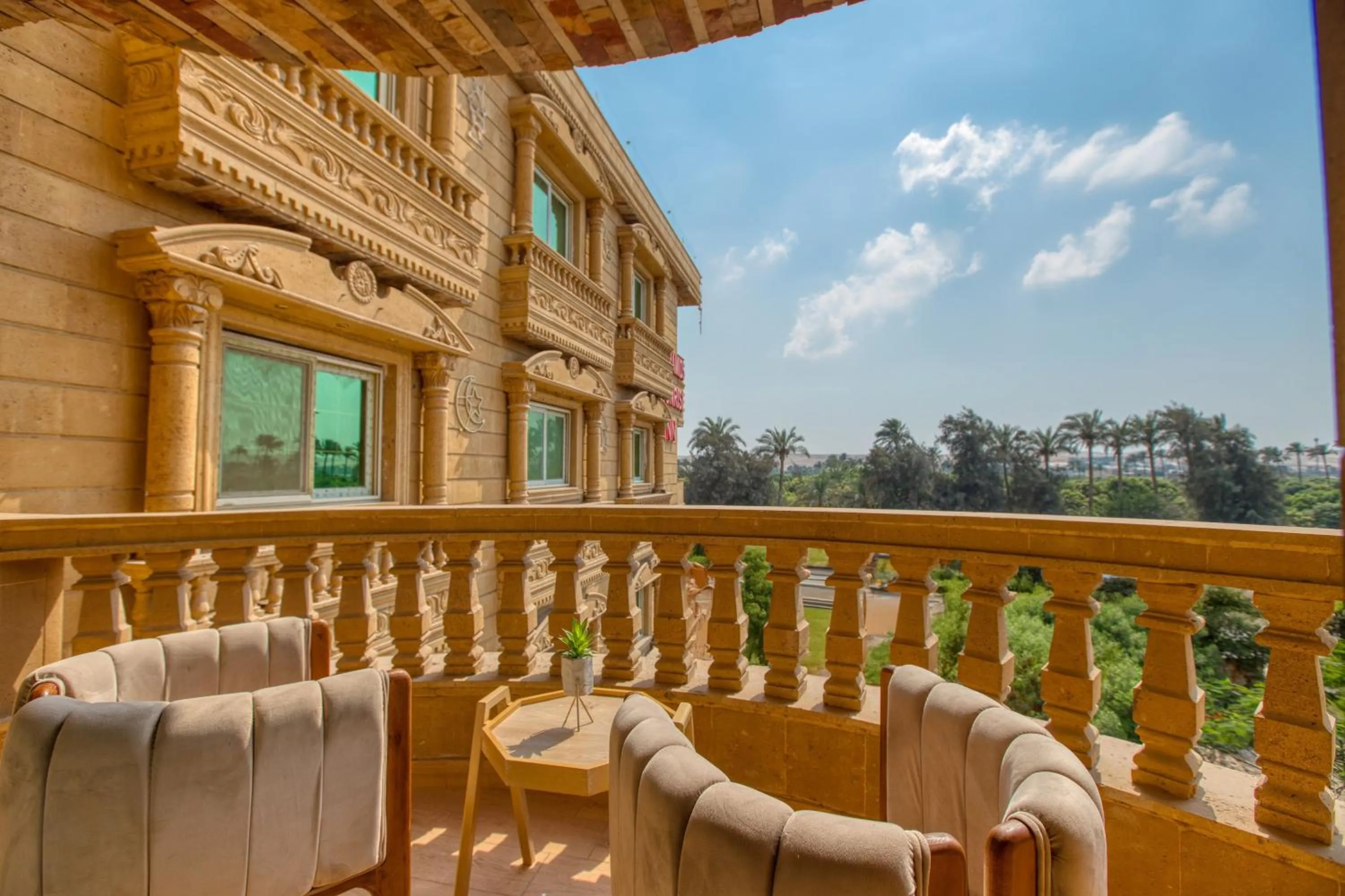 Balcony/Terrace in Pyramids sunrise inn