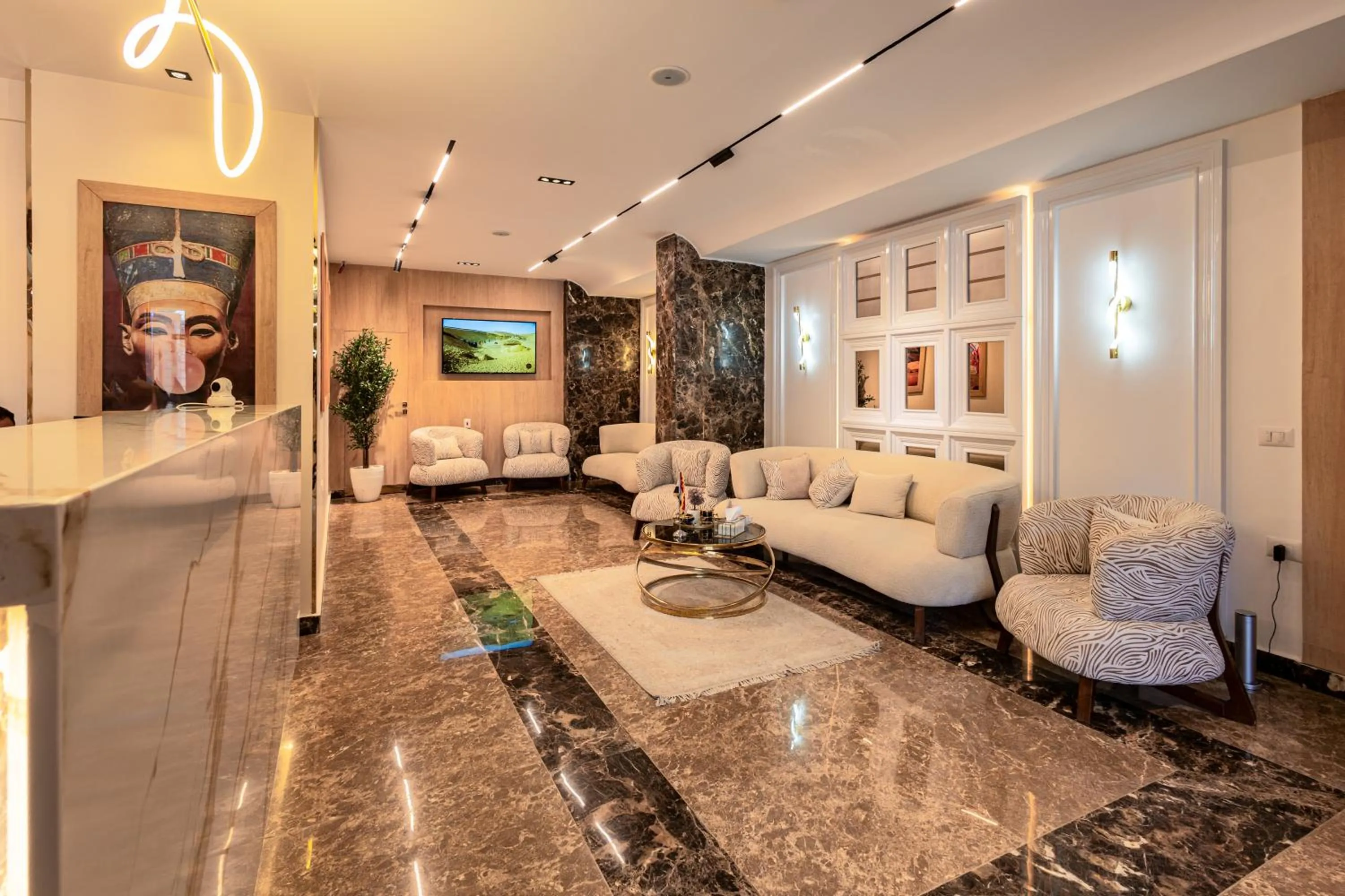 TV and multimedia in Pyramids sunrise inn