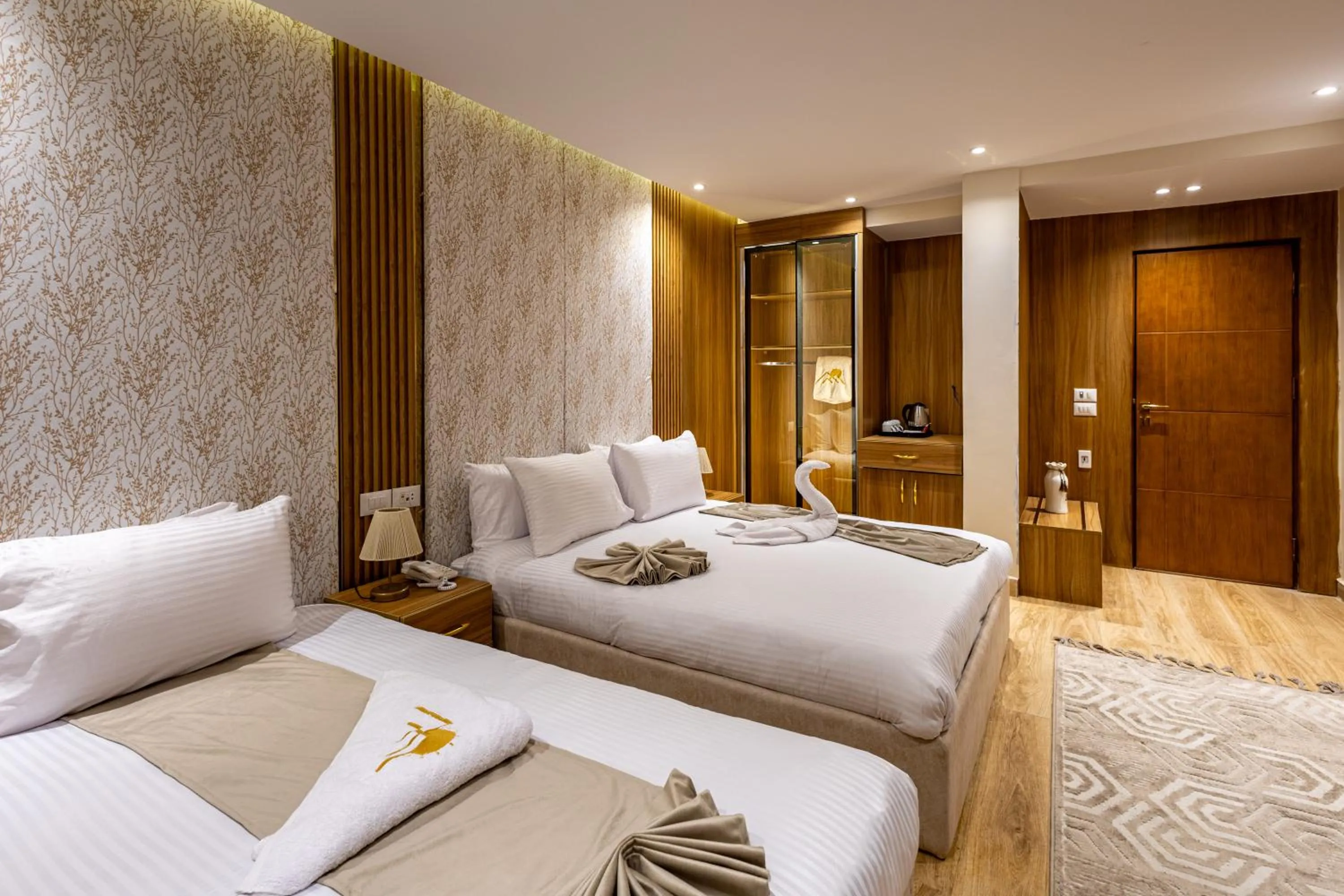 Photo of the whole room, Bed in Pyramids sunrise inn