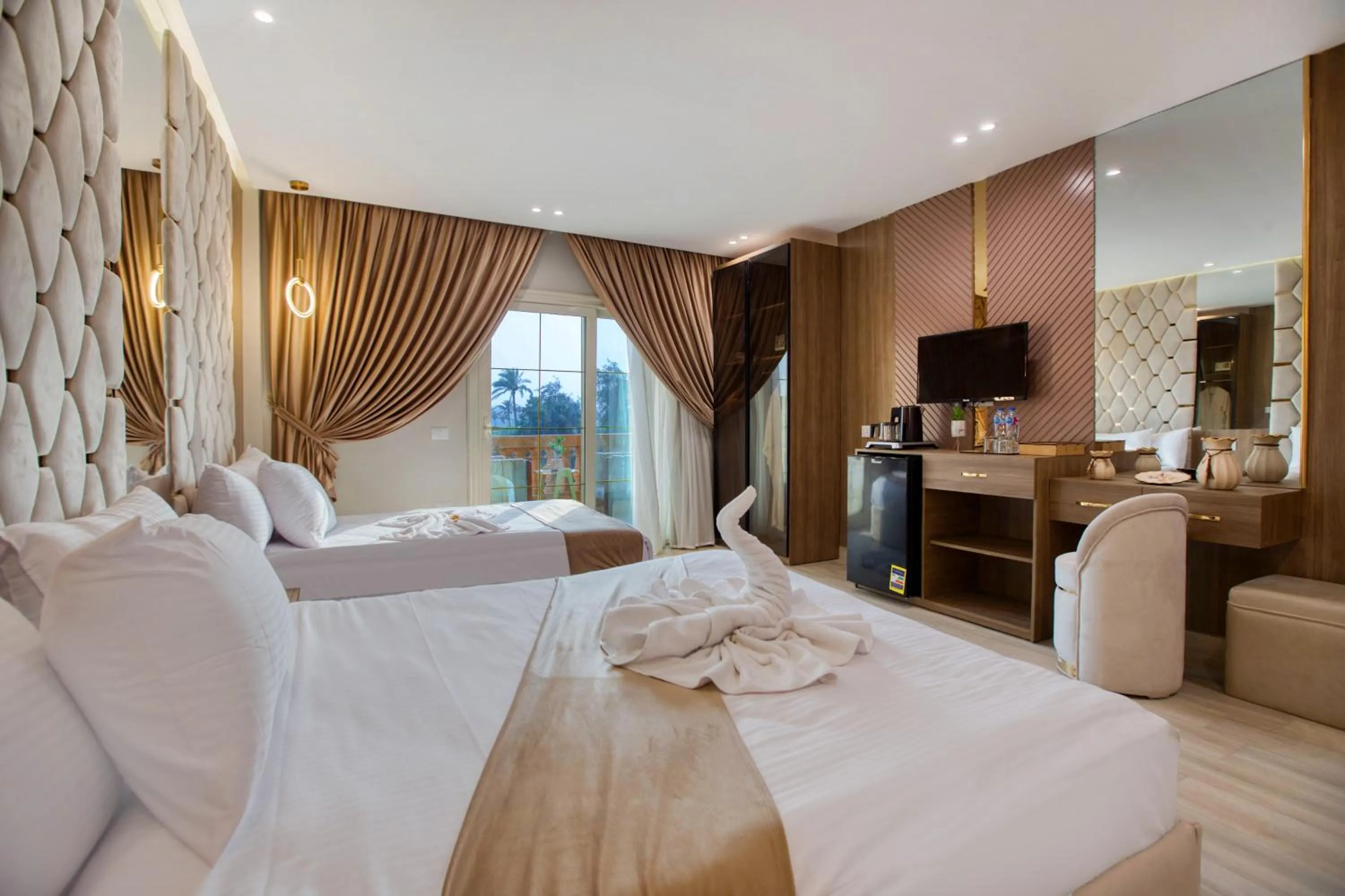 Bed in Pyramids sunrise inn